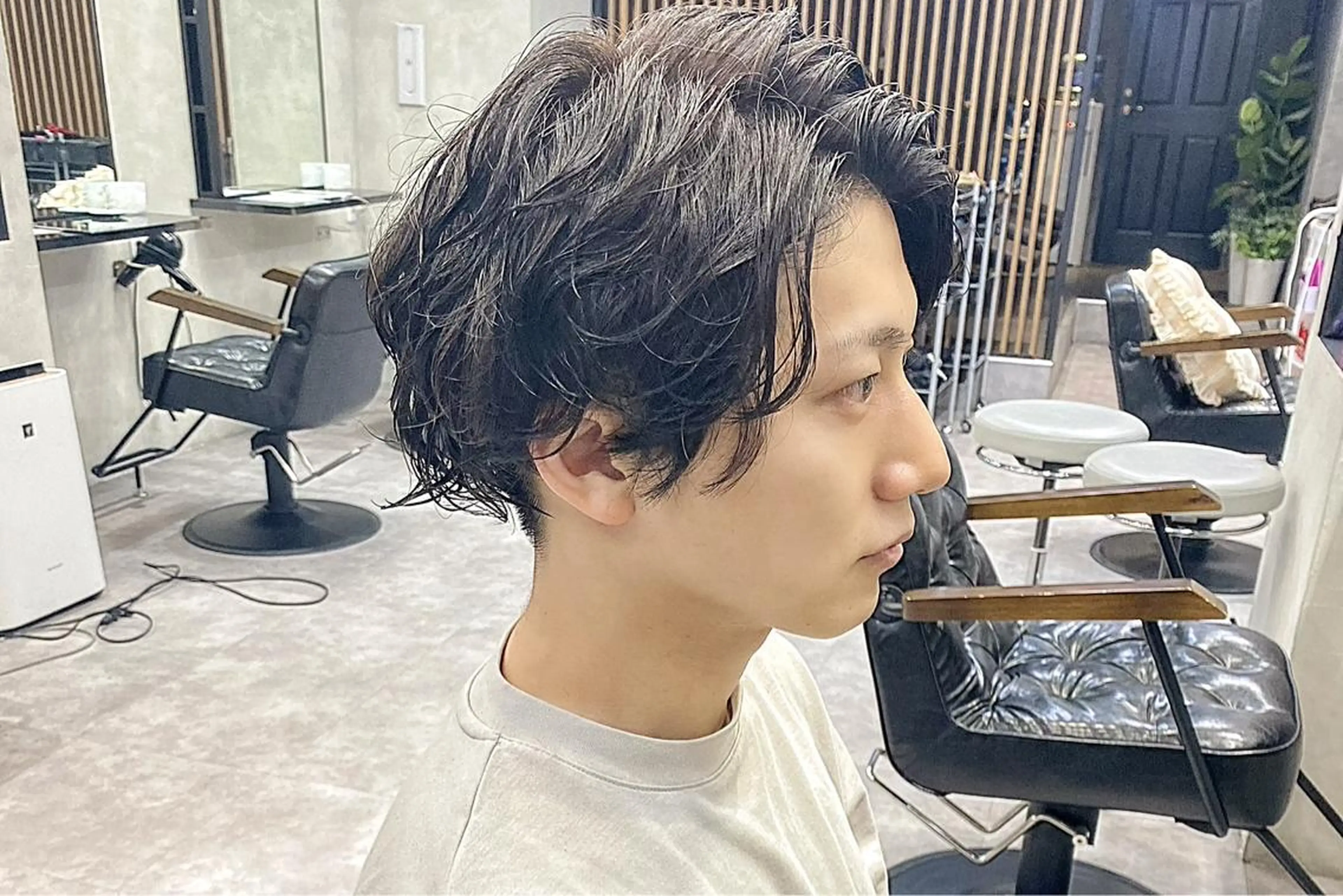 ミディアム パーマ メンズ センターパート カット パーマ 半個室メンズ カット🥕羽鳥淳妃のヘアスタイル