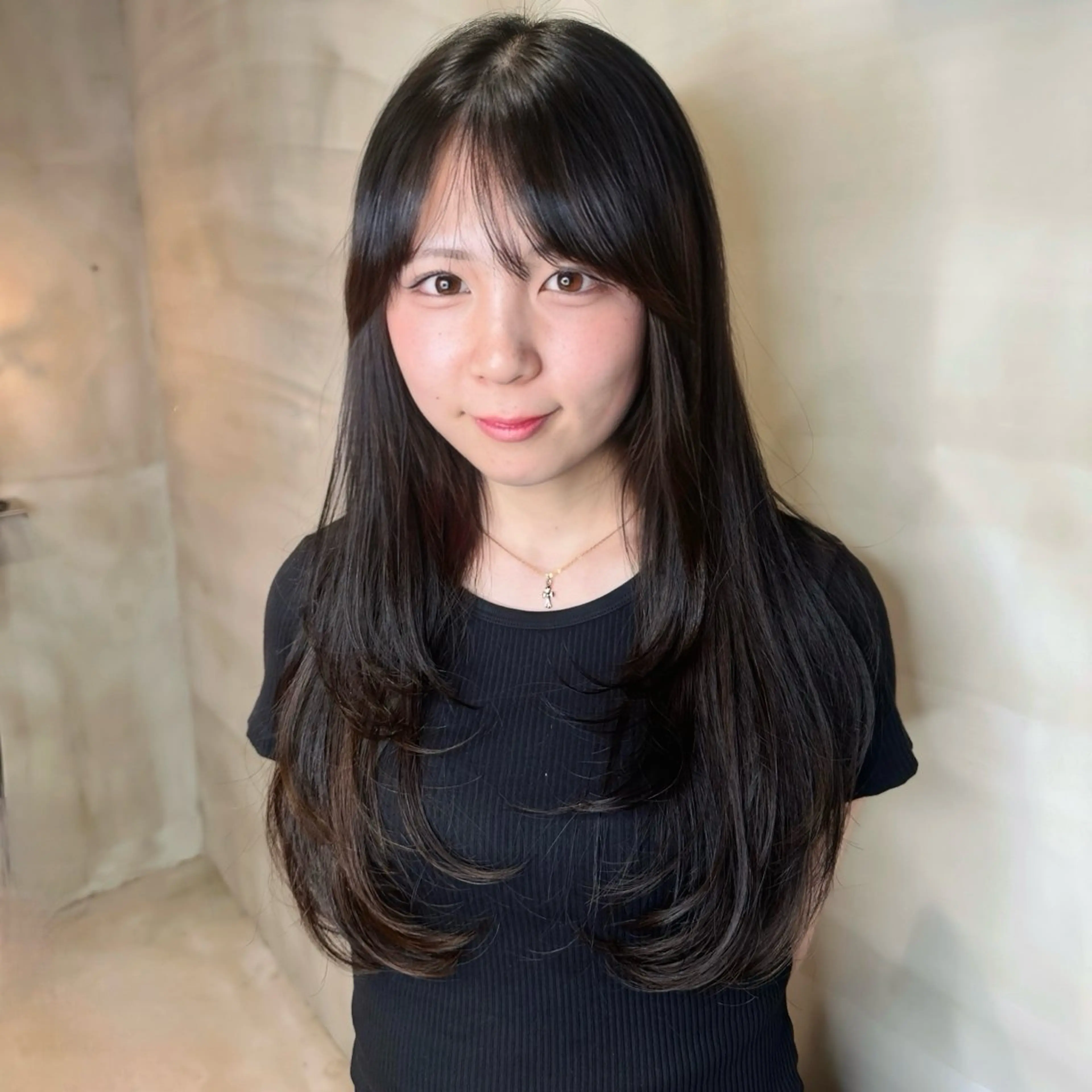 ロング カット ヘアカラー 縮毛矯正 トリートメント aimu/レイヤー/ カラー/髪質改善のヘアスタイル