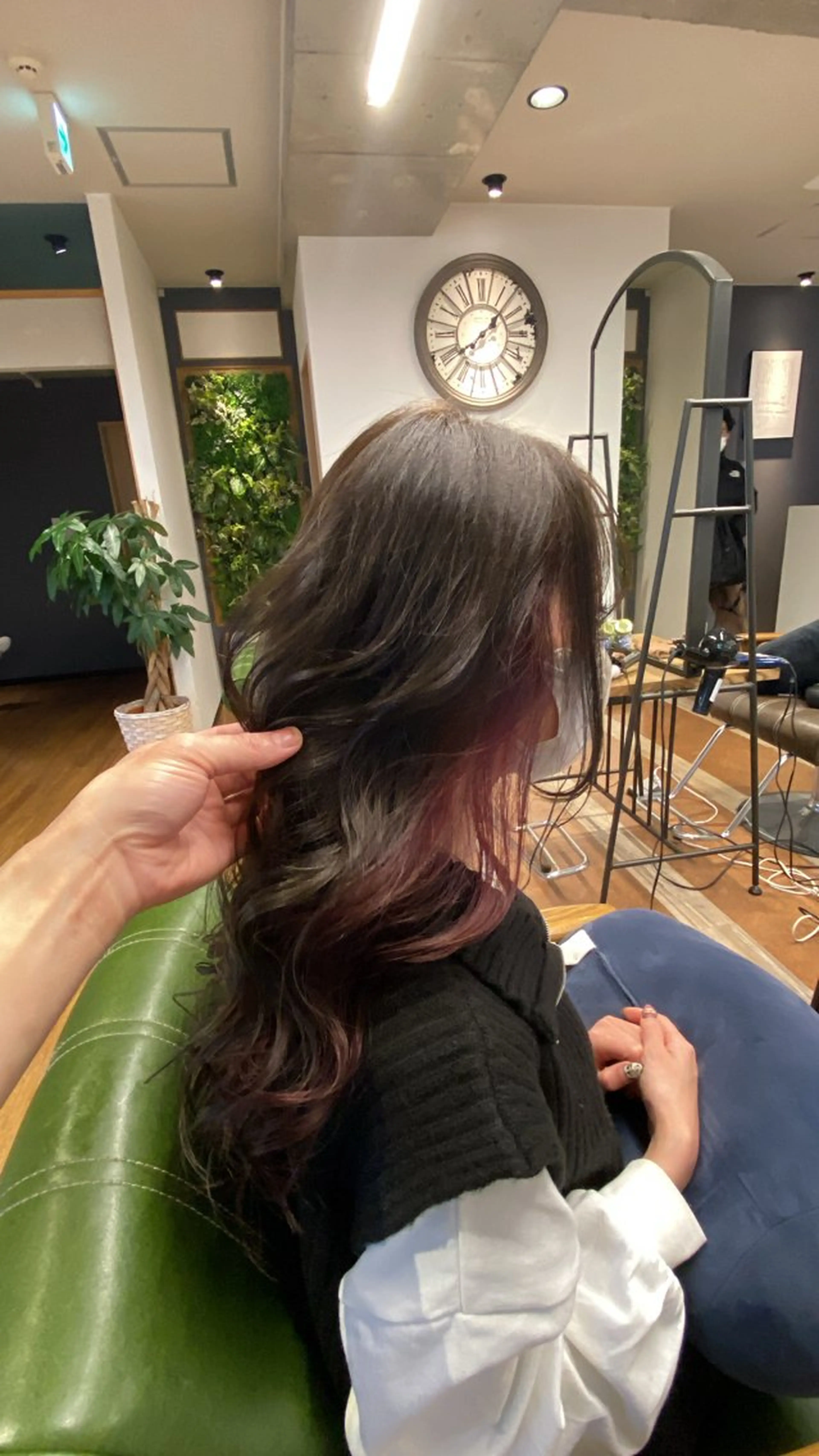 セミロング カラー インナーカラー カット ヘアカラー トリートメント 山﨑 優真のヘアスタイル