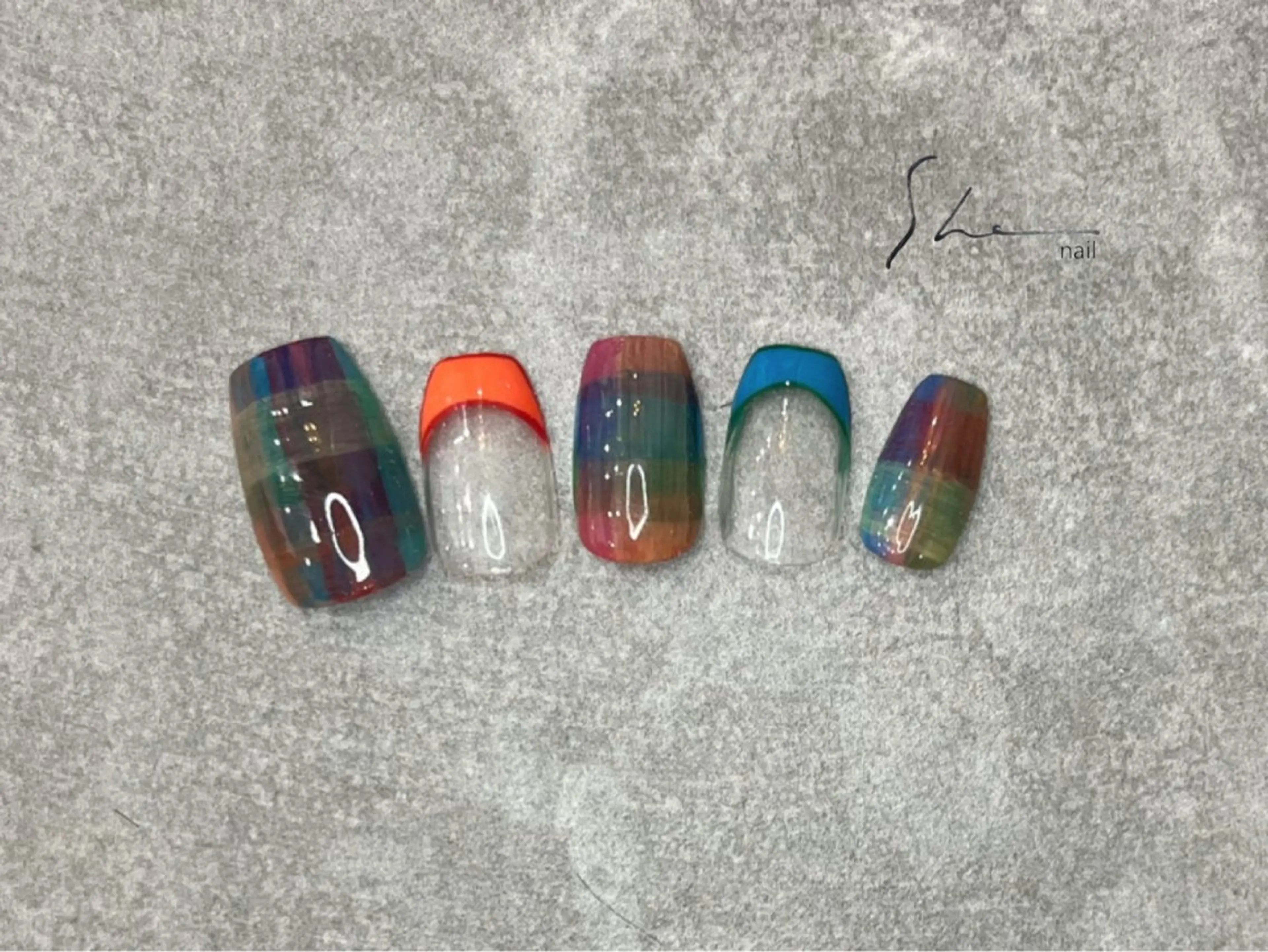 ショート ハンドネイル SHE所属・SHE adusaのネイルデザイン