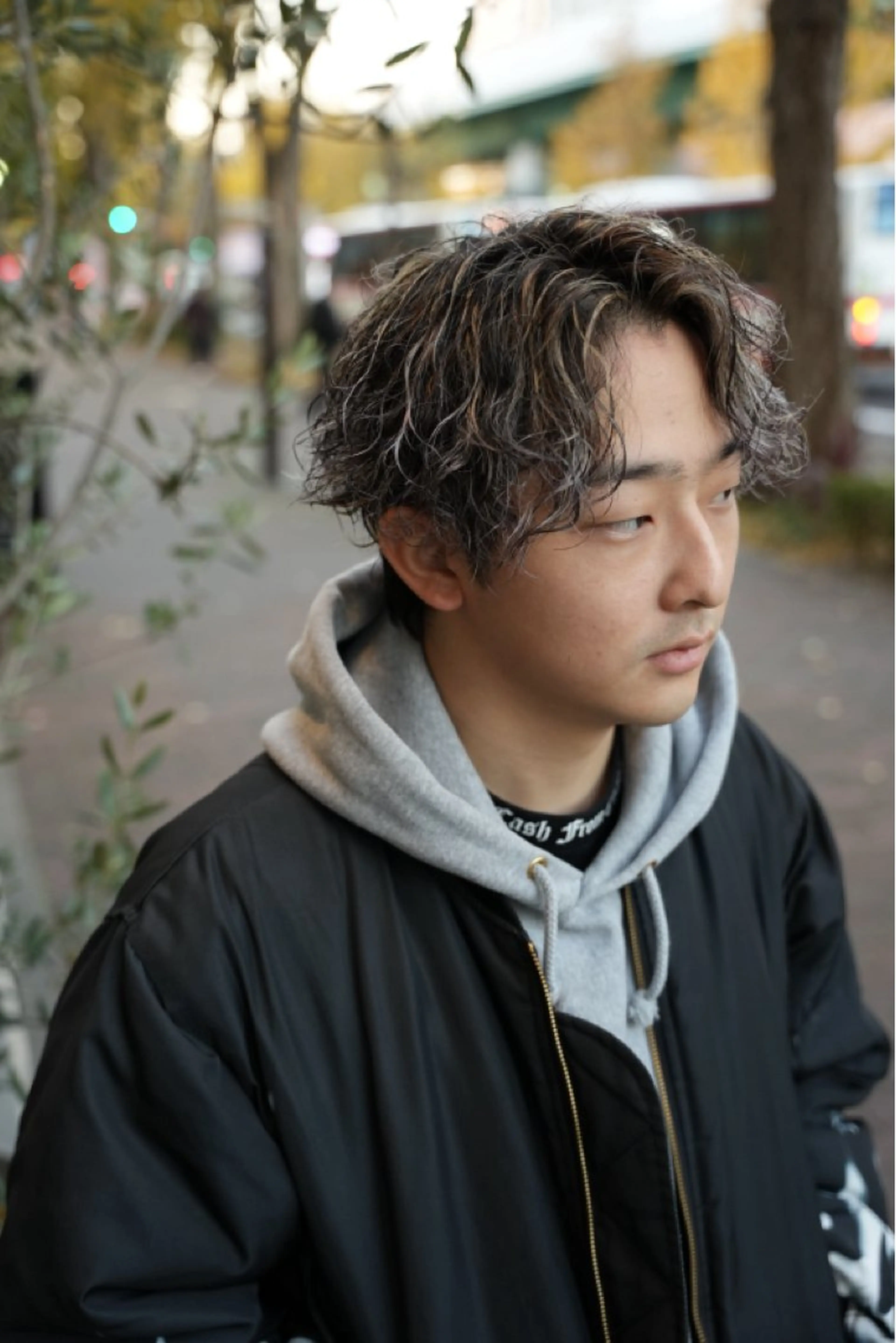 ショート カラー パーマ メンズ センターパート カット パーマ スパイキーショート パーマ　具志堅　太志のヘアスタイル