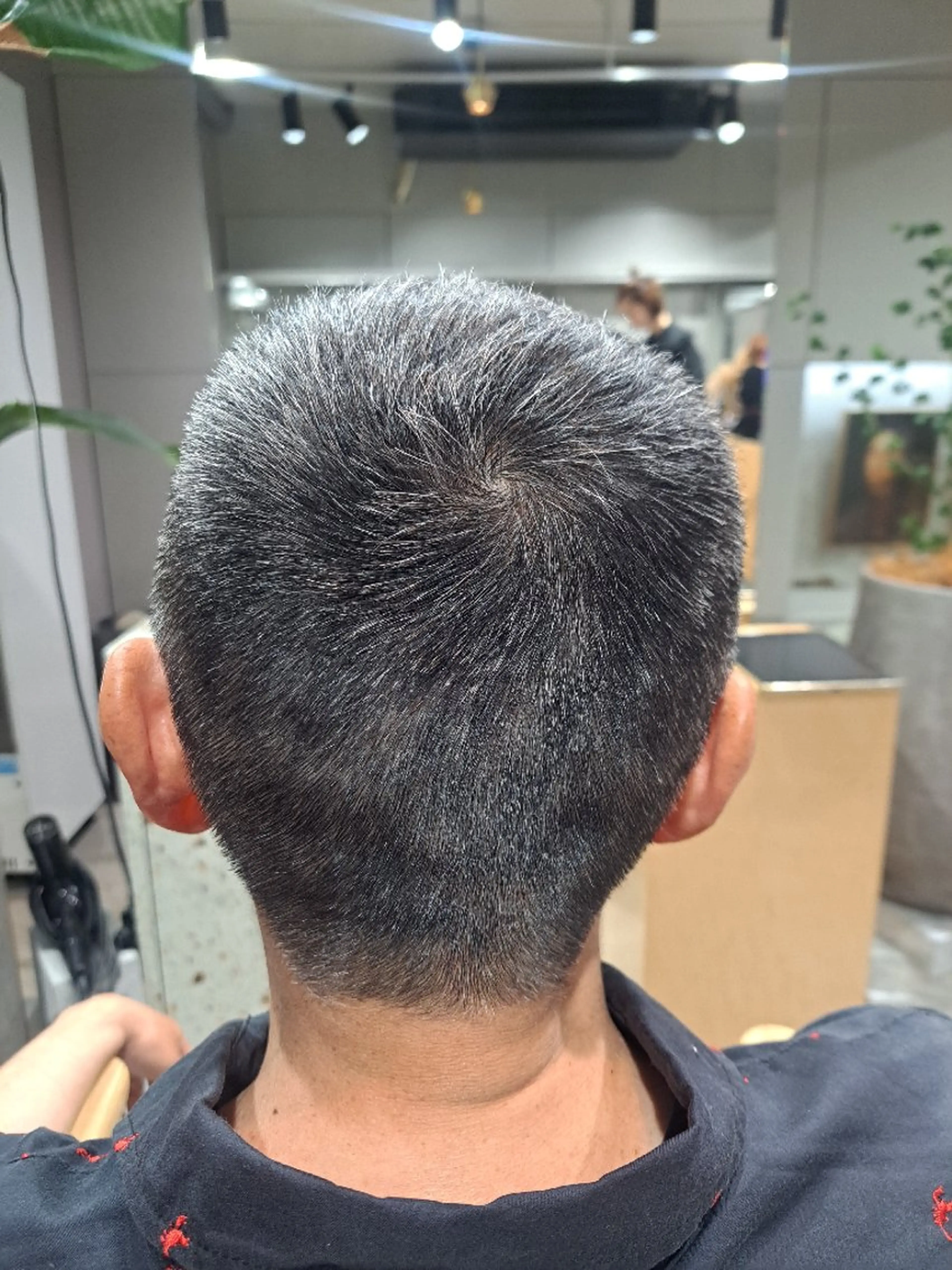 ショート クボ タのヘアスタイル