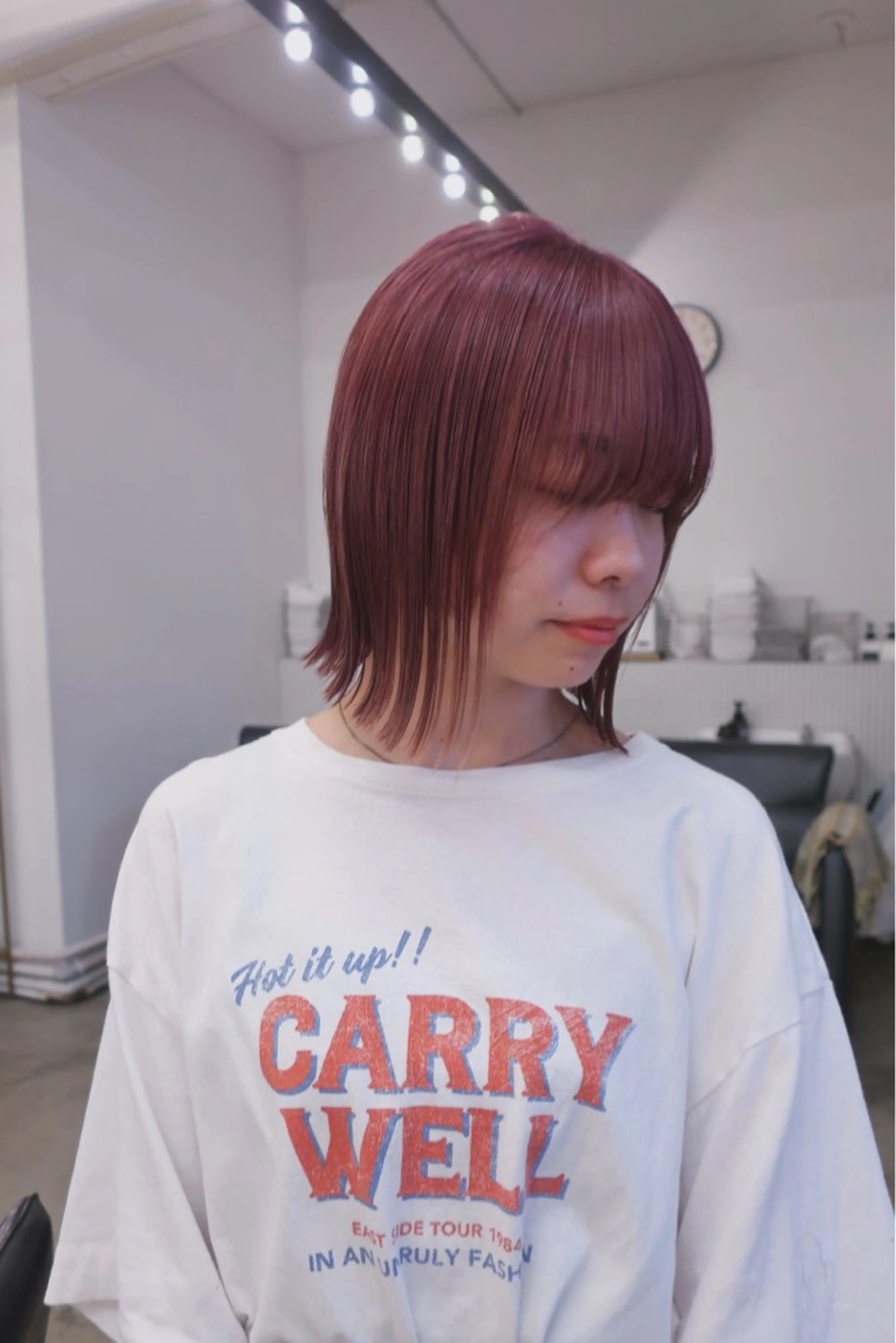 セミロング カラー ピンクカラー カット ヘアカラー ミタニ ナギサのヘアスタイル