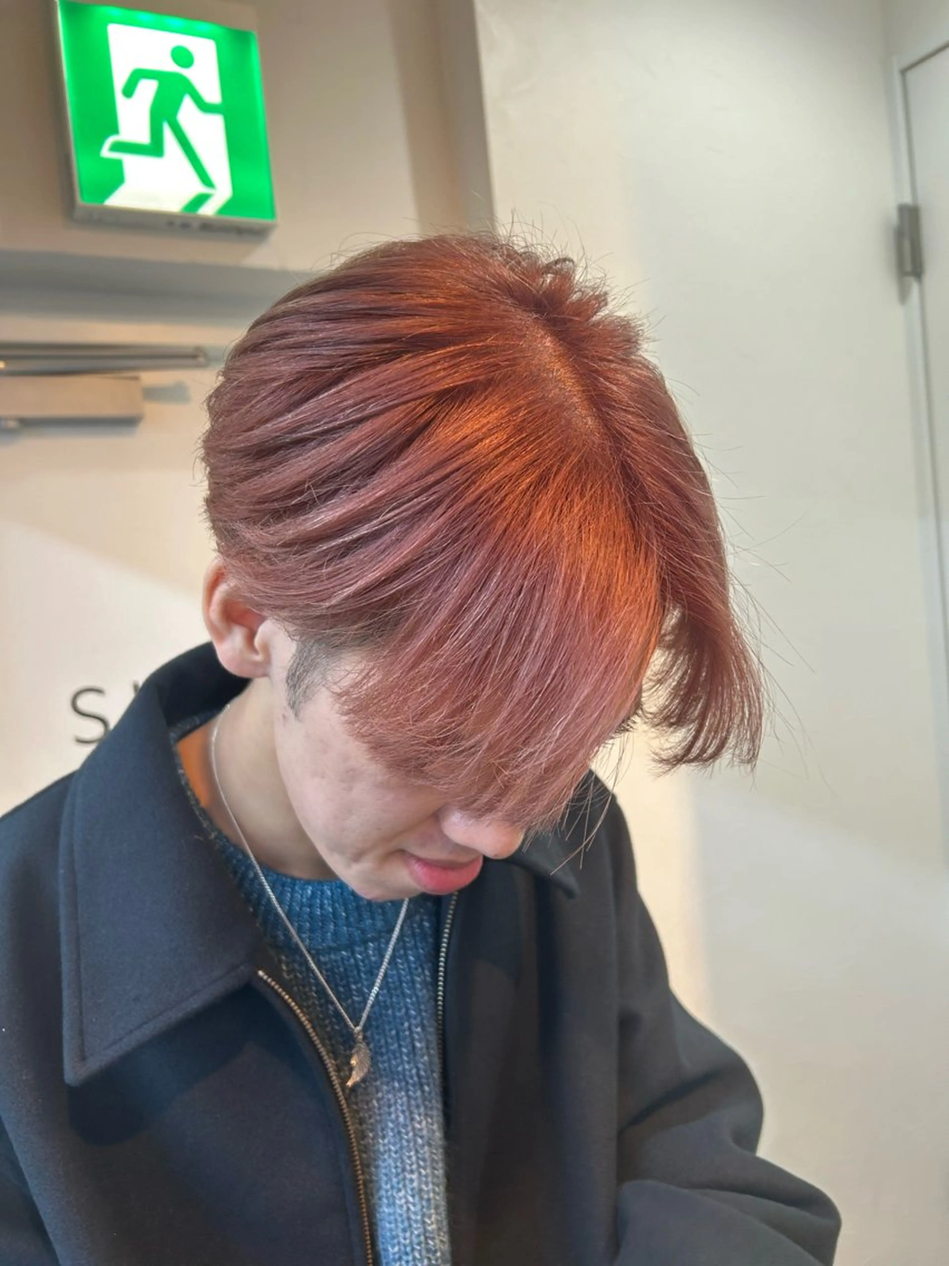 ショート カラー メンズ メンズブリーチ メンズハイトーン メンズウルフカット ブリーチ デザインカラー 柘原 颯太のヘアスタイル