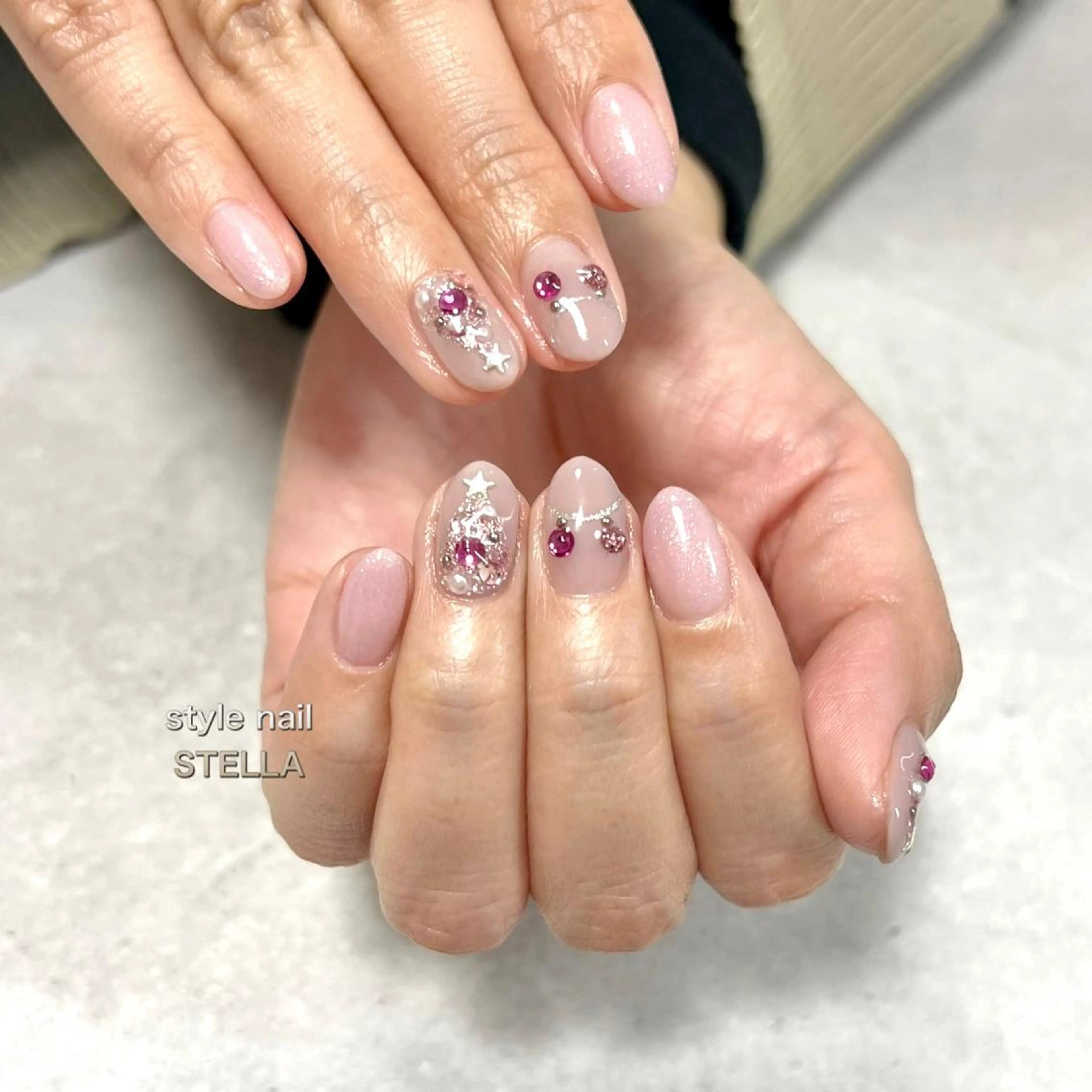 ネイル キラキラネイル ワンカラーネイル シンプルネイル 冬ネイル クリスマス ステラ marikominoのネイルデザイン