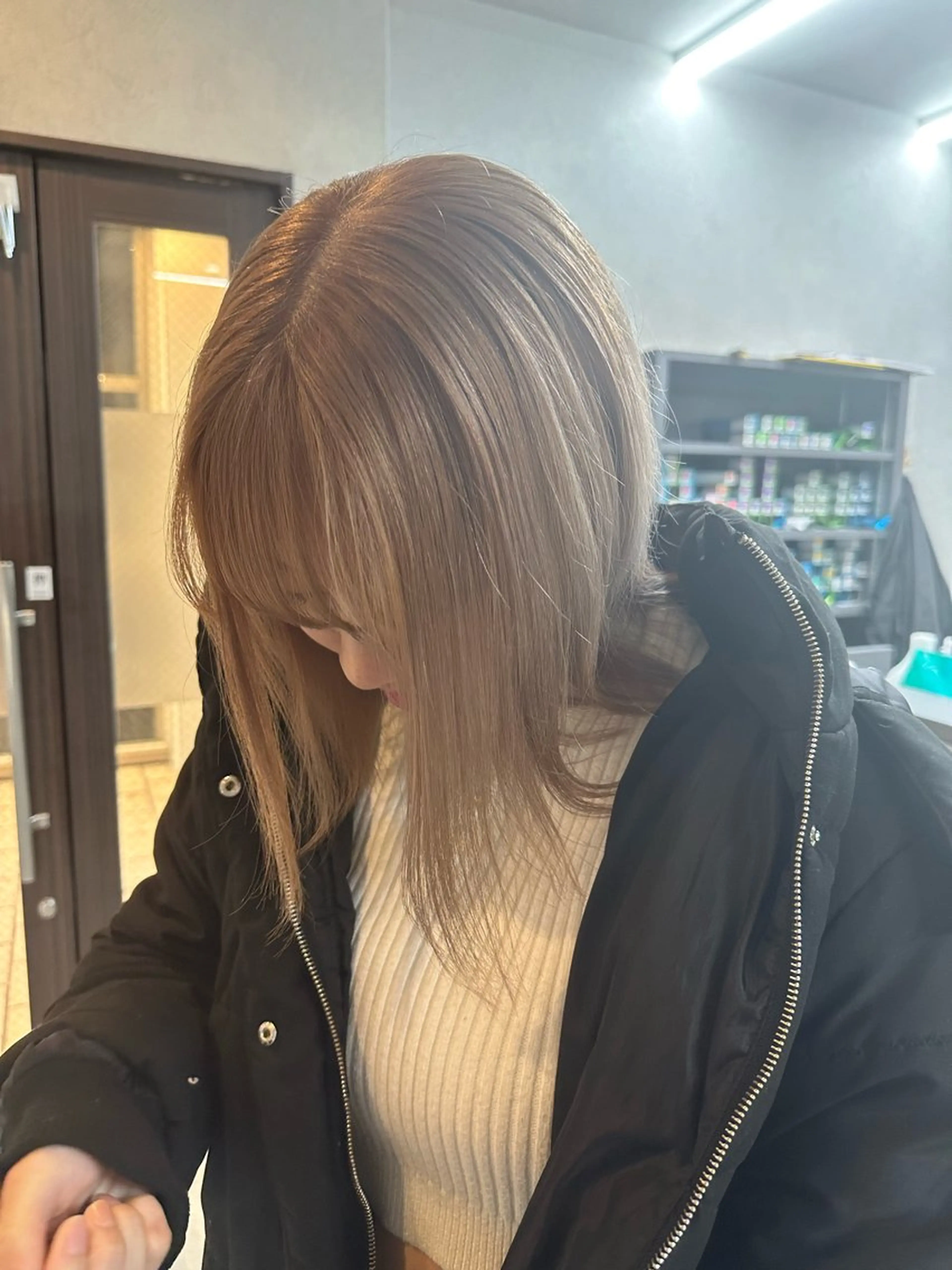 カラー りおん レイヤー/ベージュのヘアスタイル