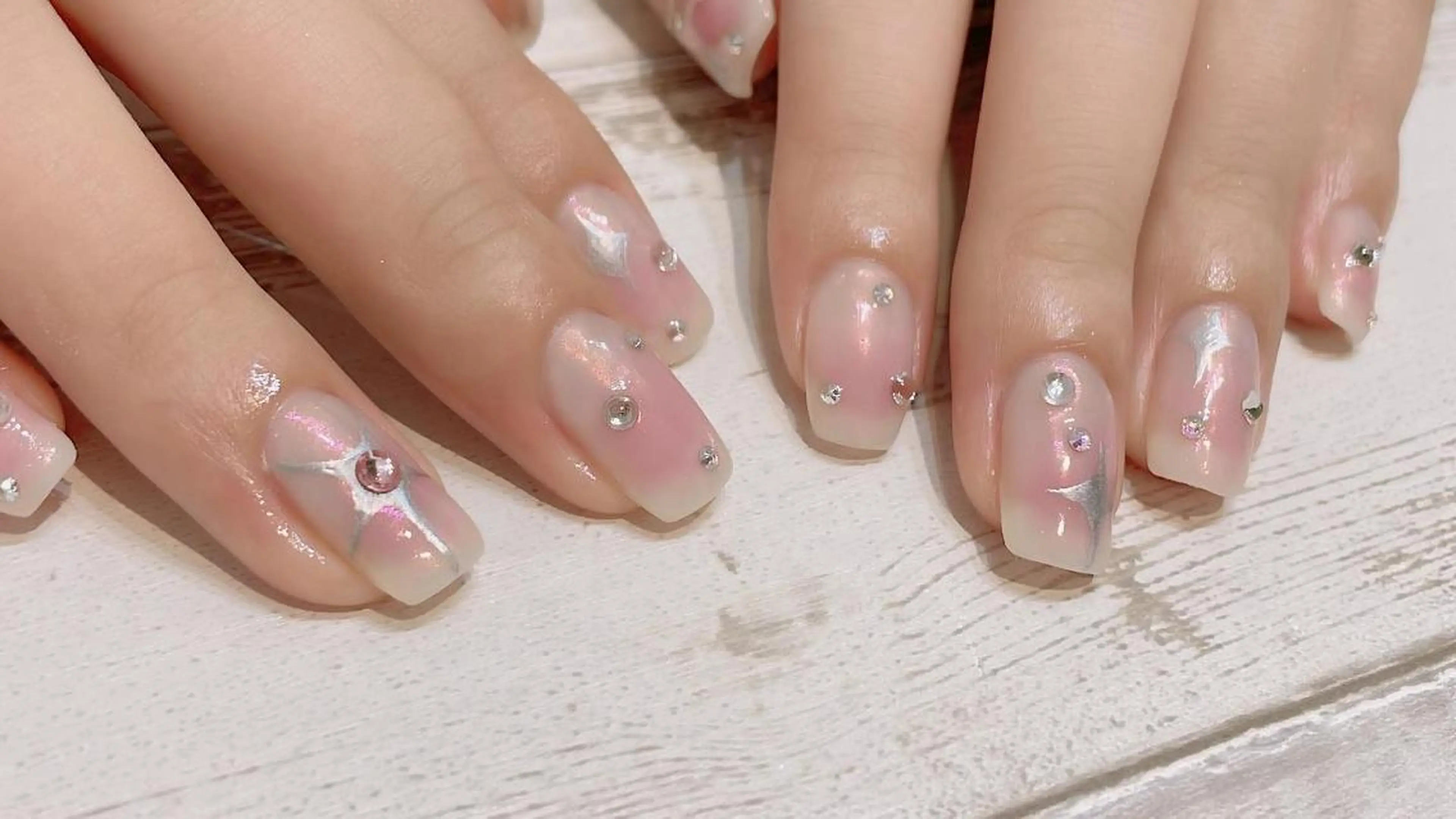 ネイル マツエク・マツパ まつげパーマ ボリュームラッシュ チークネイル ジェルネイル ニュアンスネイル 髙橋 敦子のネイルデザイン