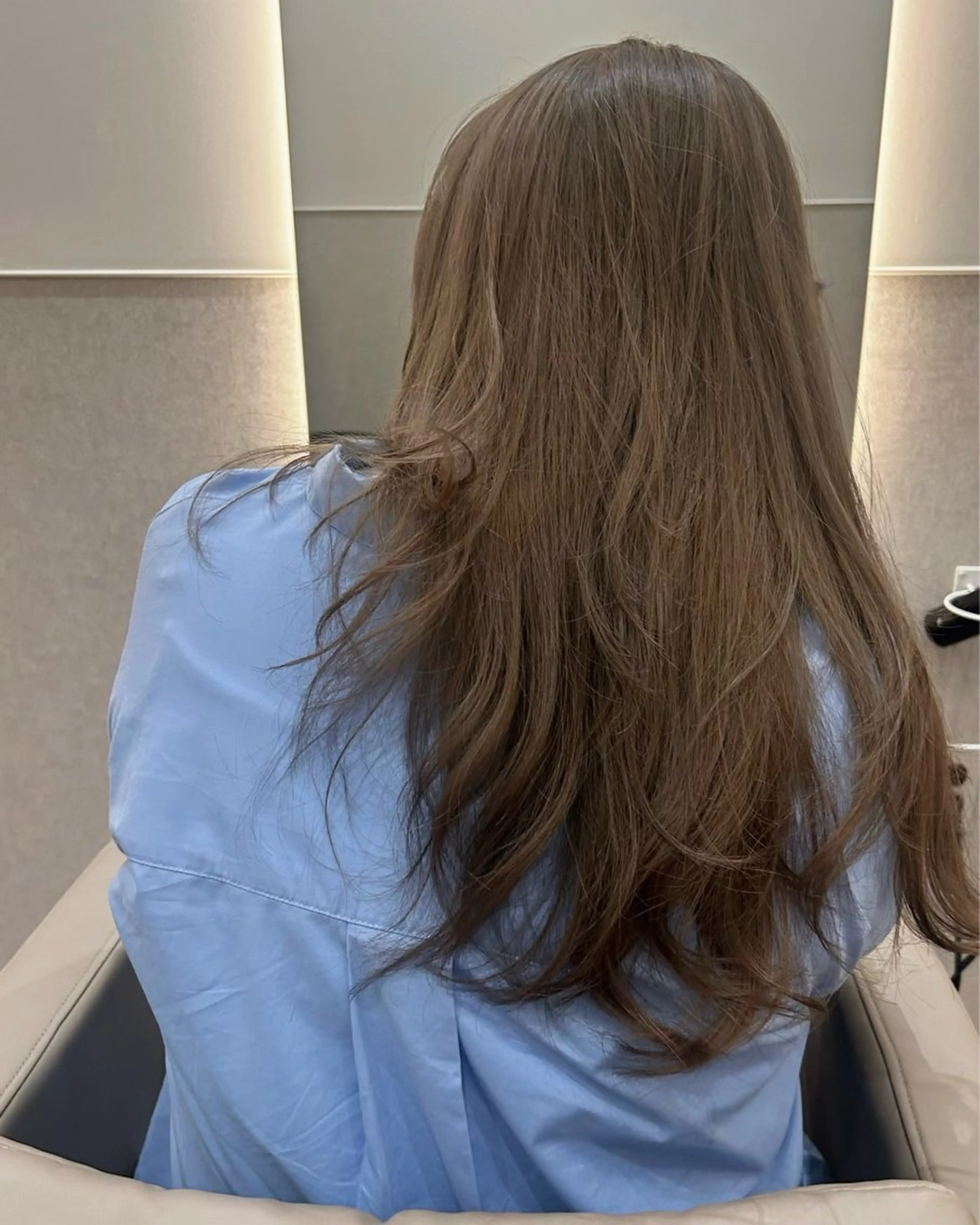 ロング カラー ベージュカラー ブリーチ ミルクティーベージュ ヘアカラー Nanaha /レイヤーカットのヘアスタイル