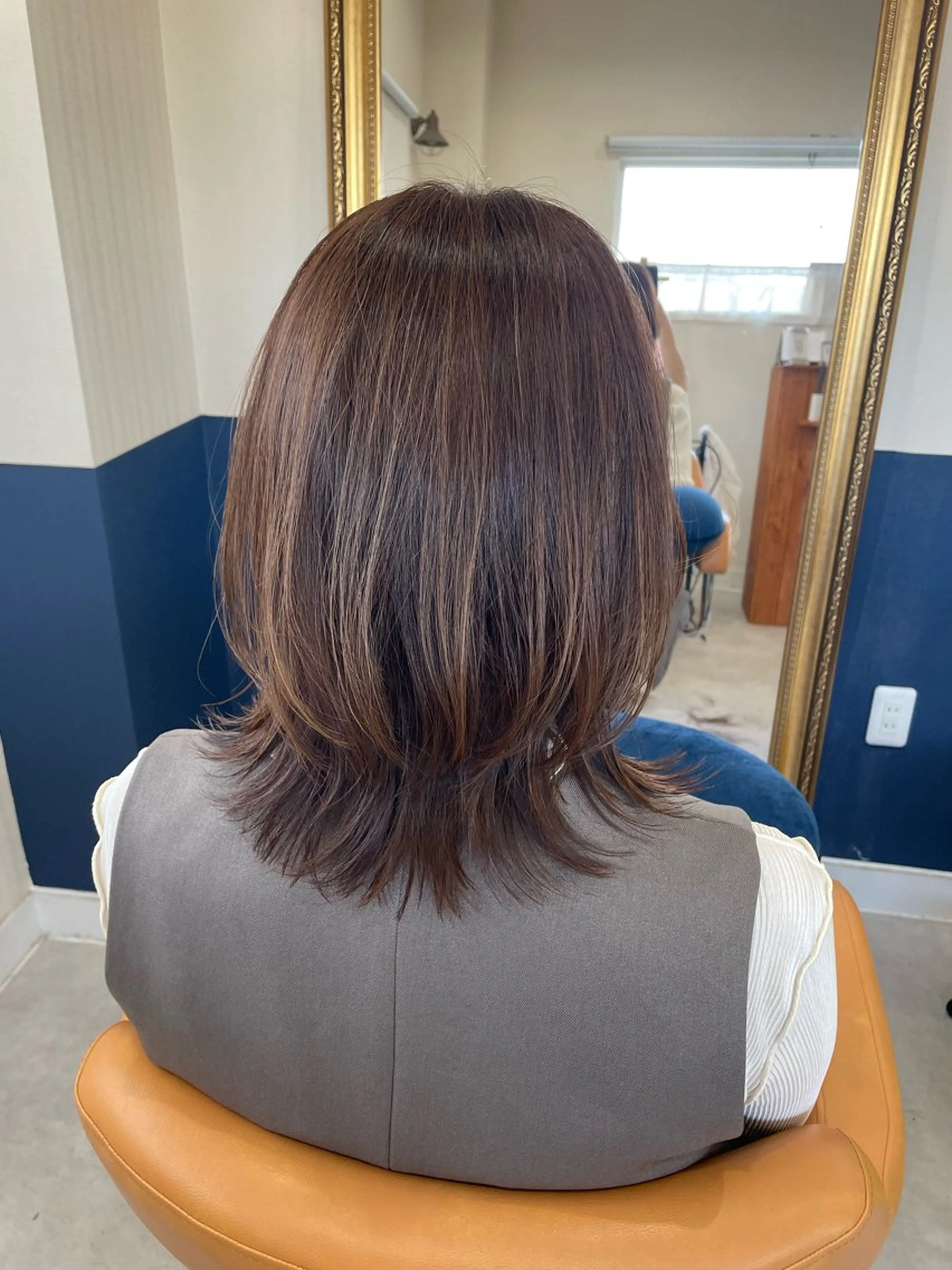 ミディアム カラー カット ヘアカラー 髪の家 tikiのヘアスタイル