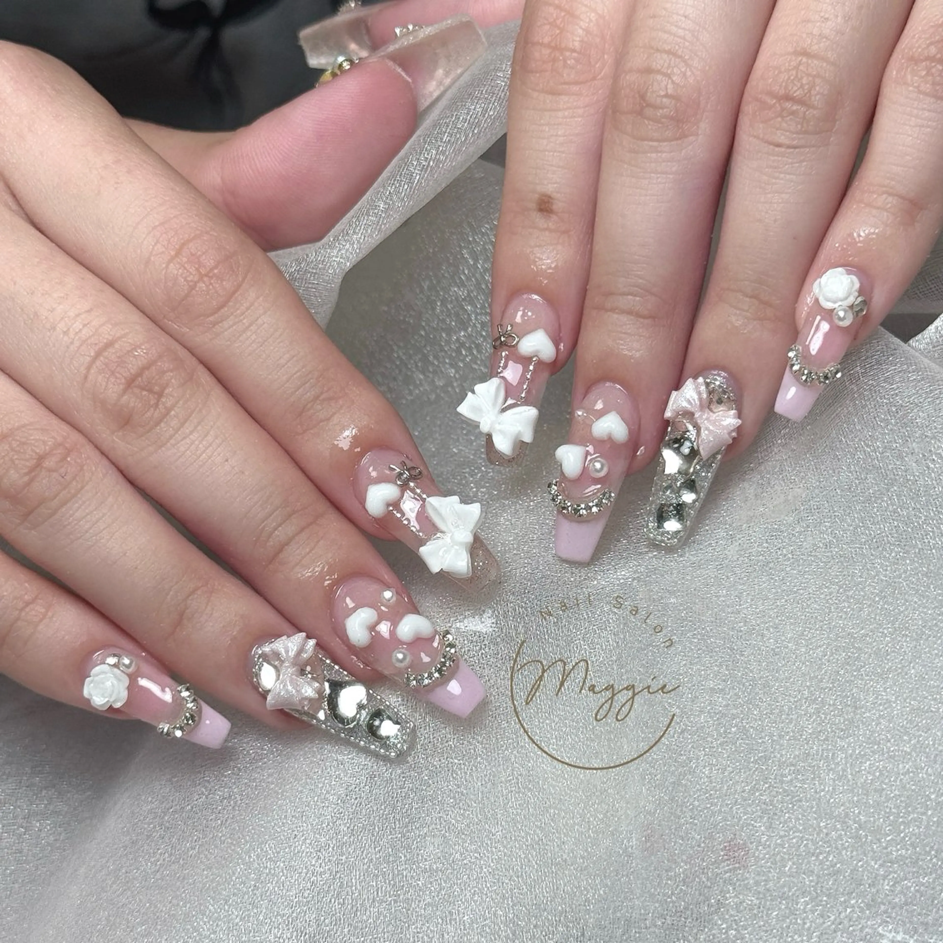 ネイル Maggie Nail🦩のネイルデザイン