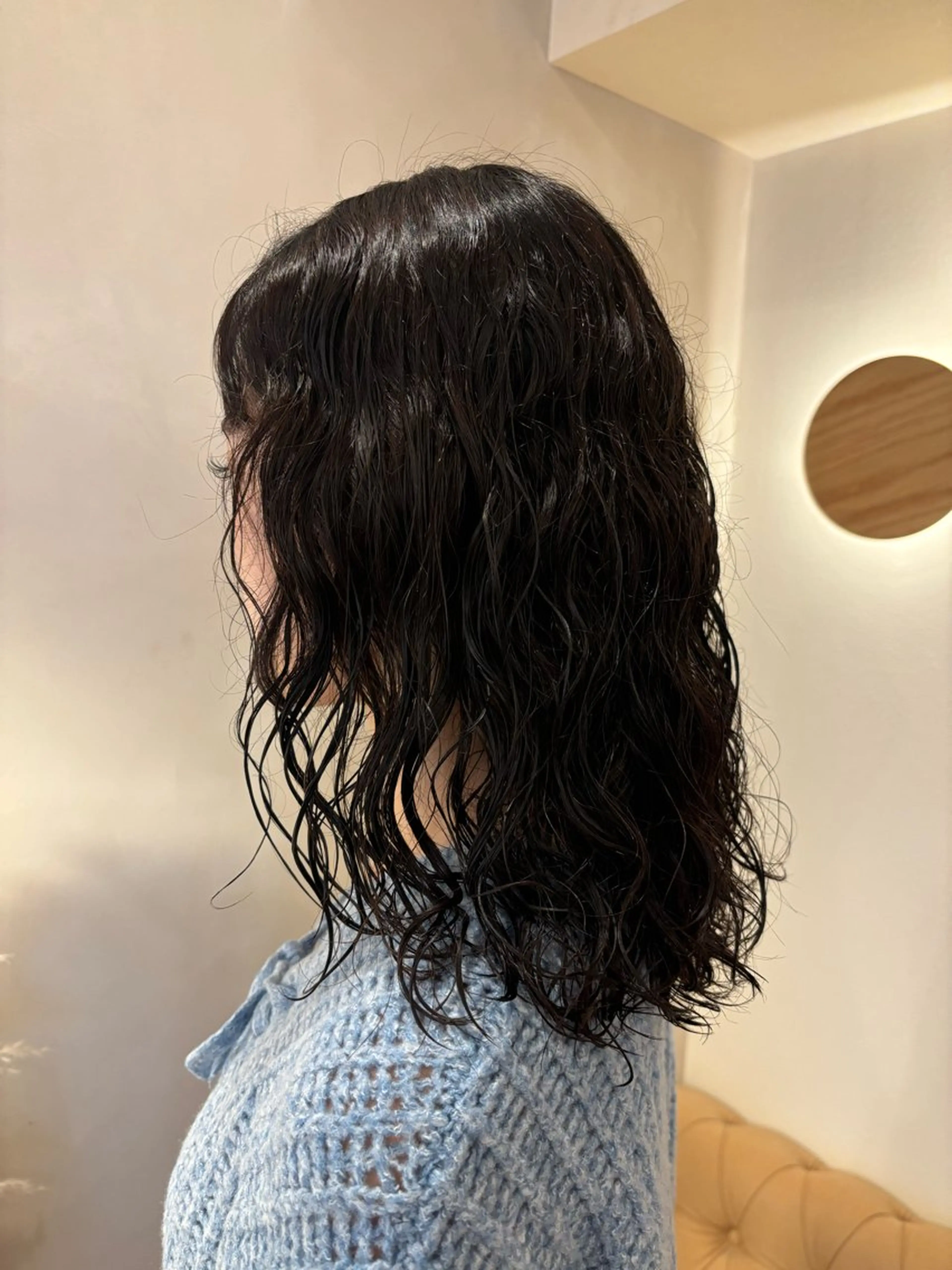 ミディアム パーマ ミディアムパーマ シンバヒナノ/パーマ レイヤー/髪質改善のヘアスタイル