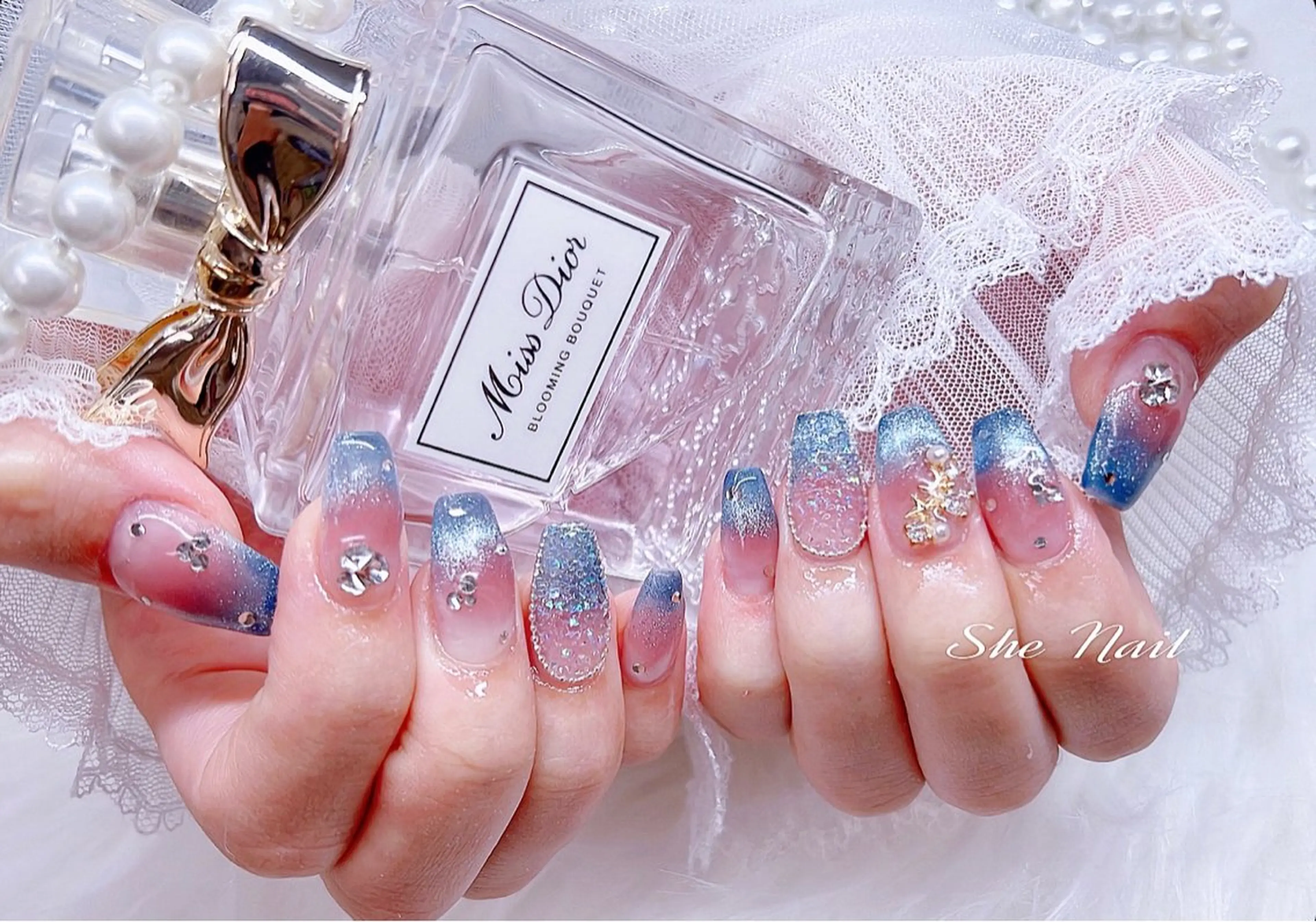 ネイル チークネイル 長さ出し フレンチネイル ガラスフレンチ キラキラネイル ハンドネイル She   Nail所属・ISA_ BELLAのネイルデザイン