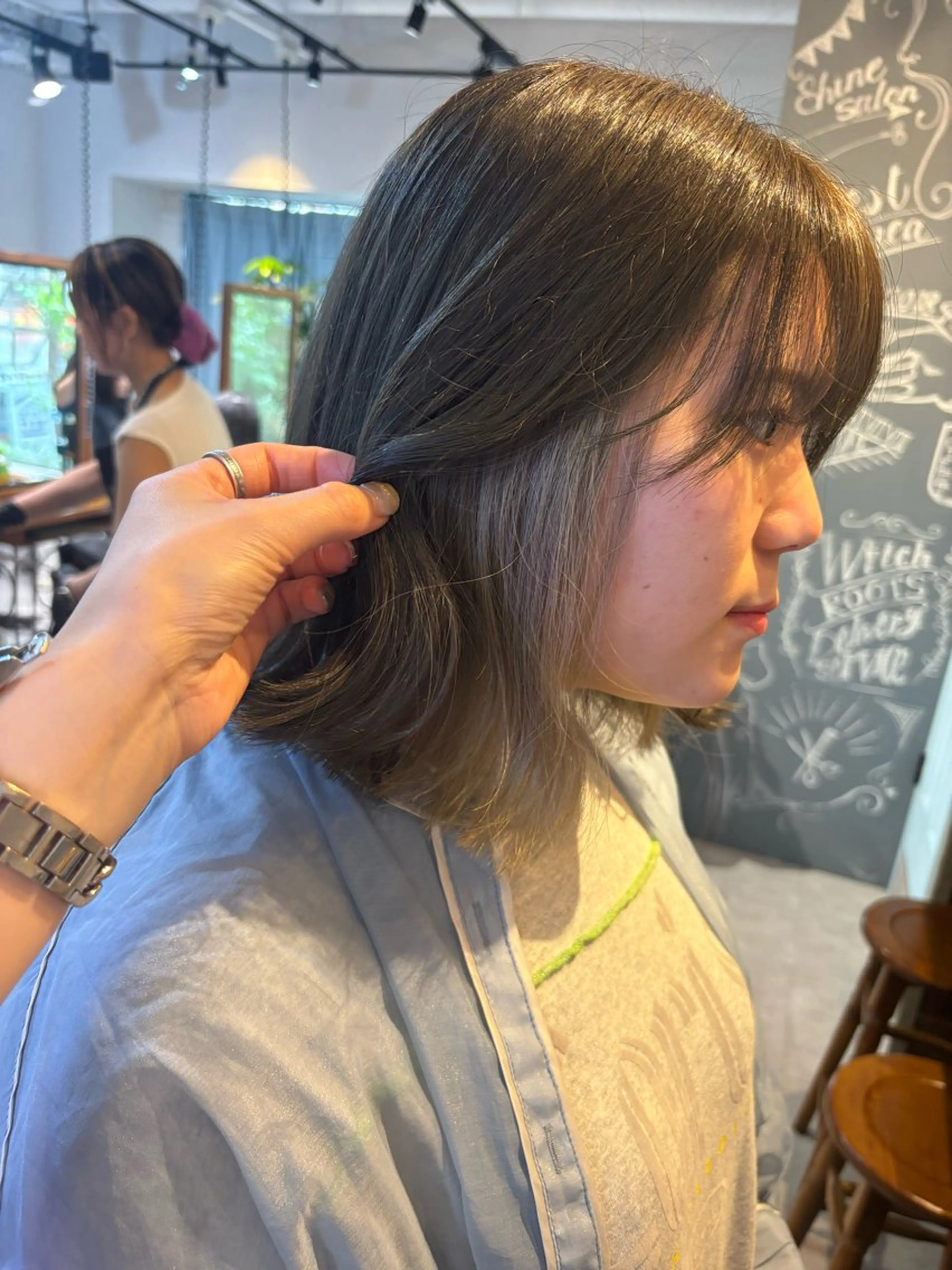 ミディアム カラー ベージュカラー ブリーチ ホワイトベージュ ヘアカラー トリートメント 七井 香奈 (なないかな)のヘアスタイル