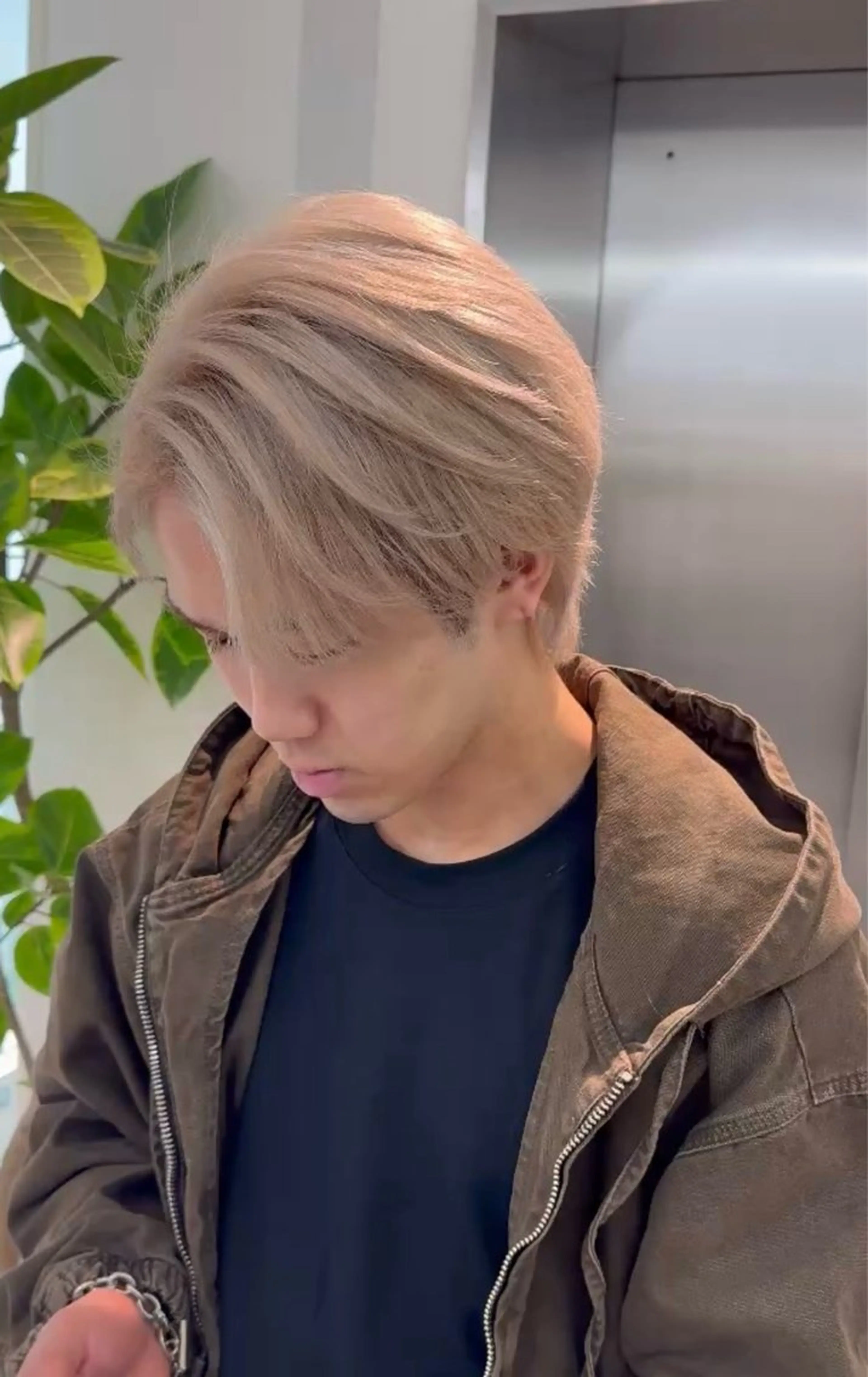 カラー メンズ メンズブリーチ ベージュカラー ブリーチ ミルクティーベージュ on.ｵﾝ/三ノ宮/ メンズ/カットのヘアスタイル