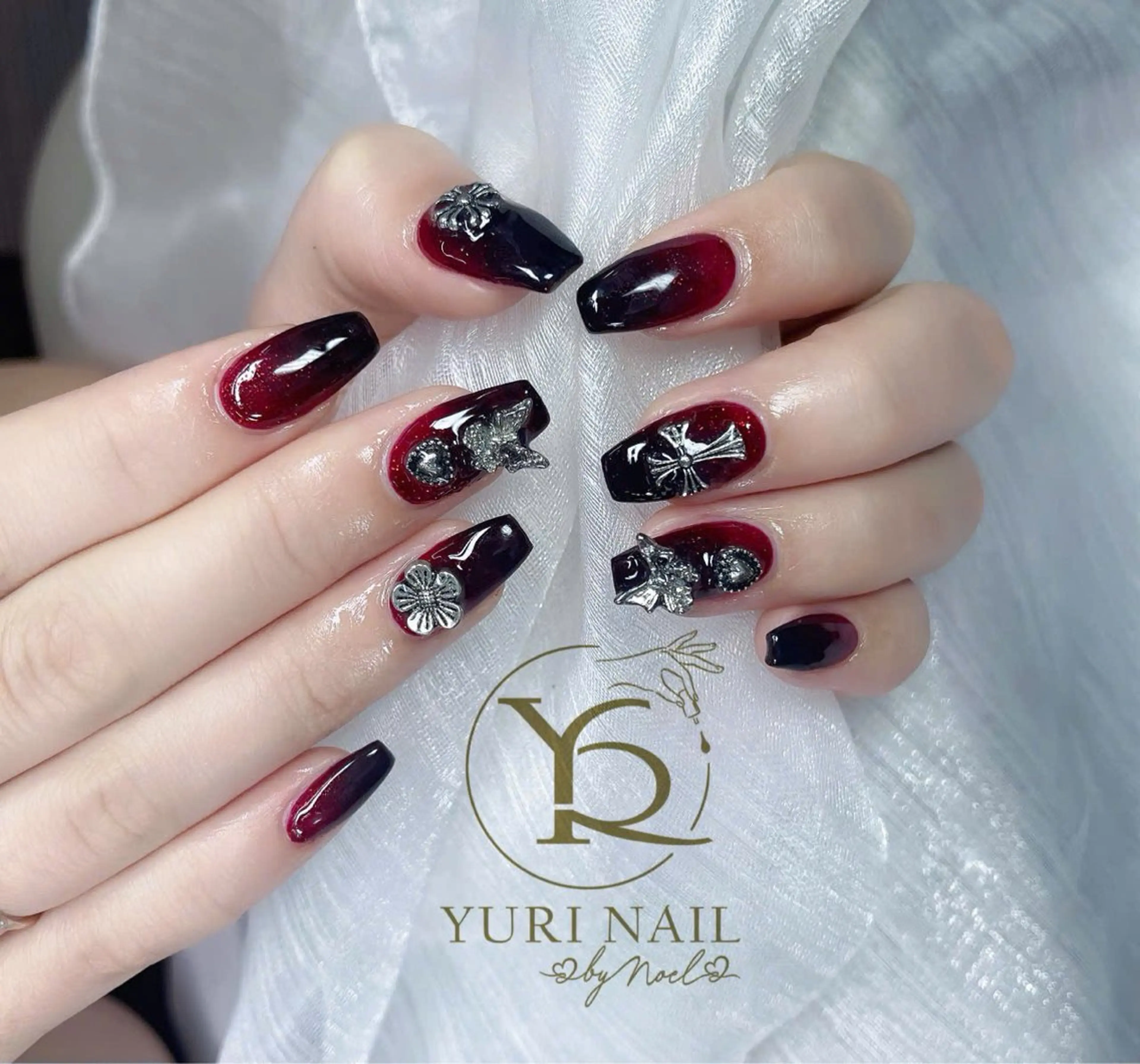 ネイル オーロラネイル ブルー チークネイル フットネイル フレンチネイル ハンドネイル フットネイル ハンドケア YURI Nail NARITAのネイルデザイン