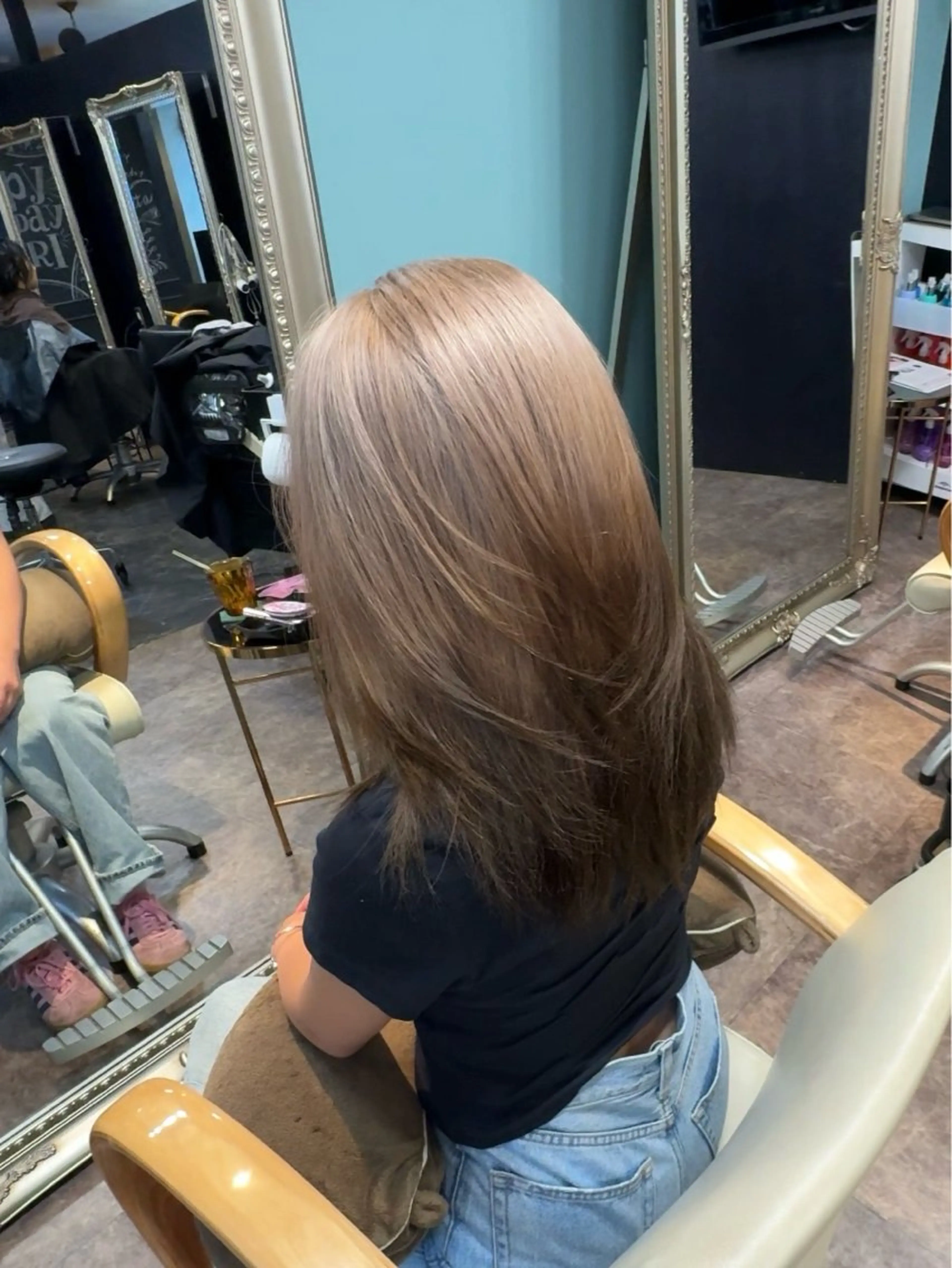 セミロング カラー ベージュカラー ブリーチ ブラウンカラー ミルクティーベージュ カット ヘアカラー 店長 ハイトーン× 髪質改善/舘野 涼太のヘアスタイル