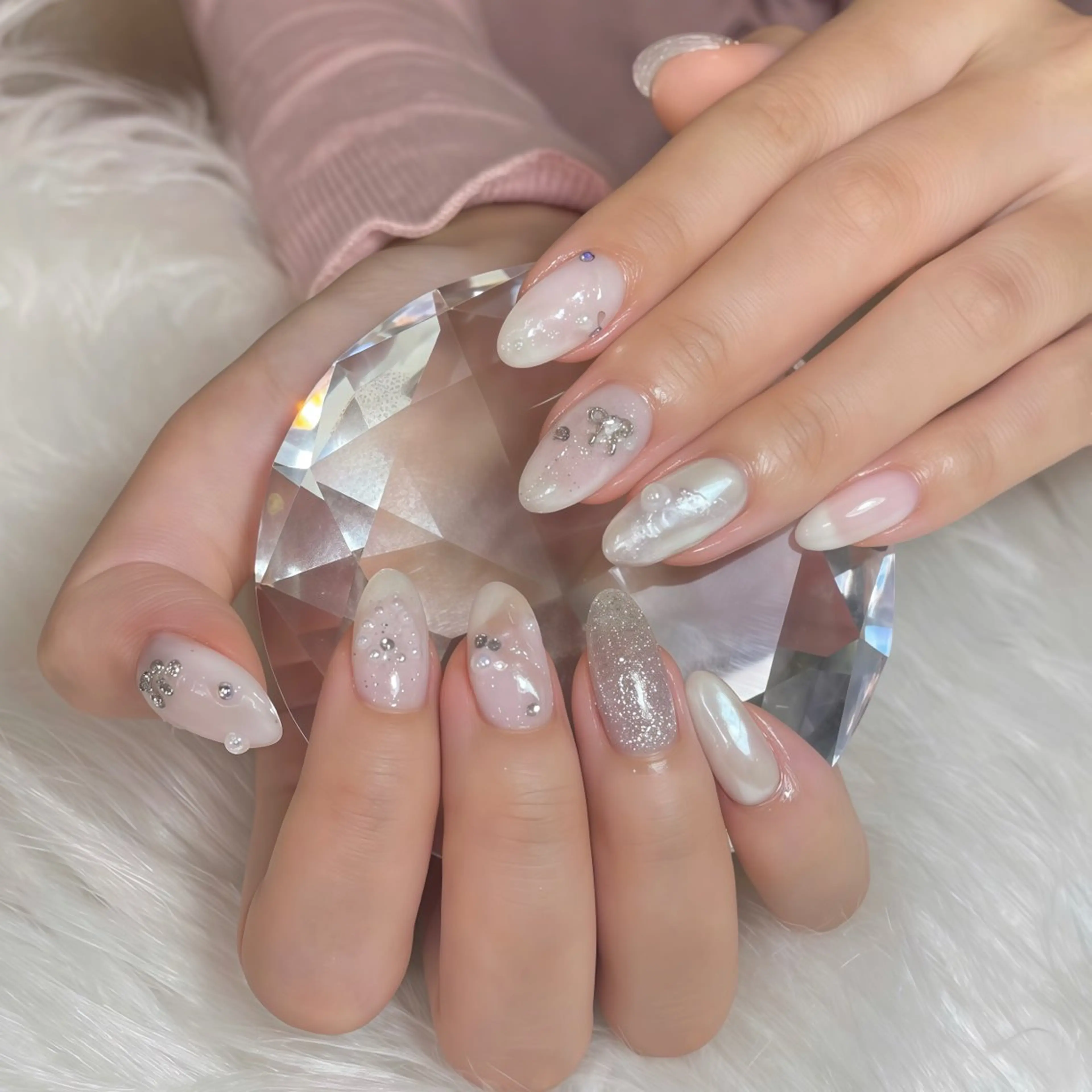 ネイル ストーンネイル ハンドネイル The 1989 Nail Salonのネイルデザイン