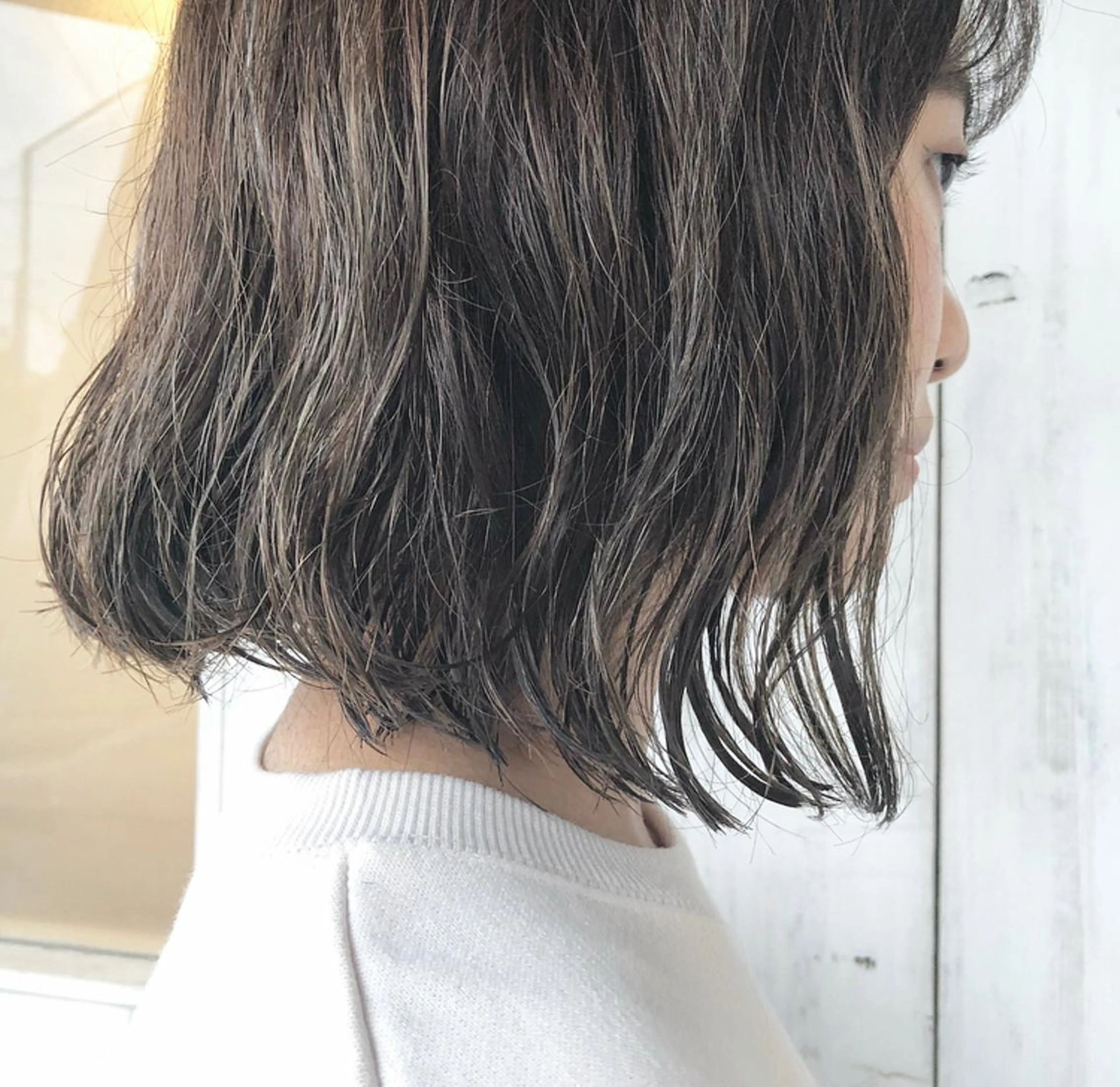 ミディアム カラー パーマ 谷口ゆめ/縮毛矯正/ 大人女子/眉ワックスのヘアスタイル