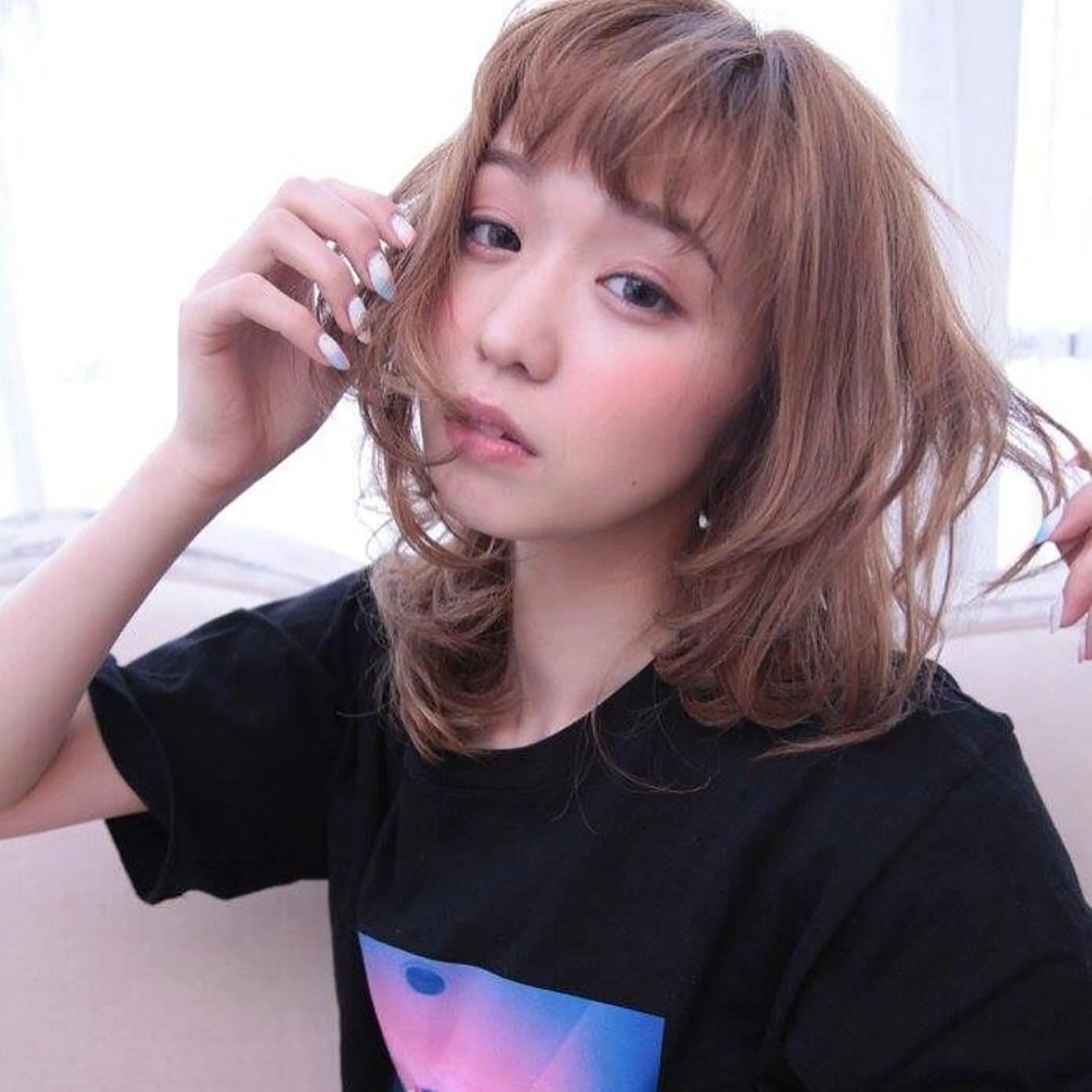 ミディアム シールエクステ ミディアムパーマ エクステ ハイライト 縮毛矯正 荒木 ユウのヘアスタイル