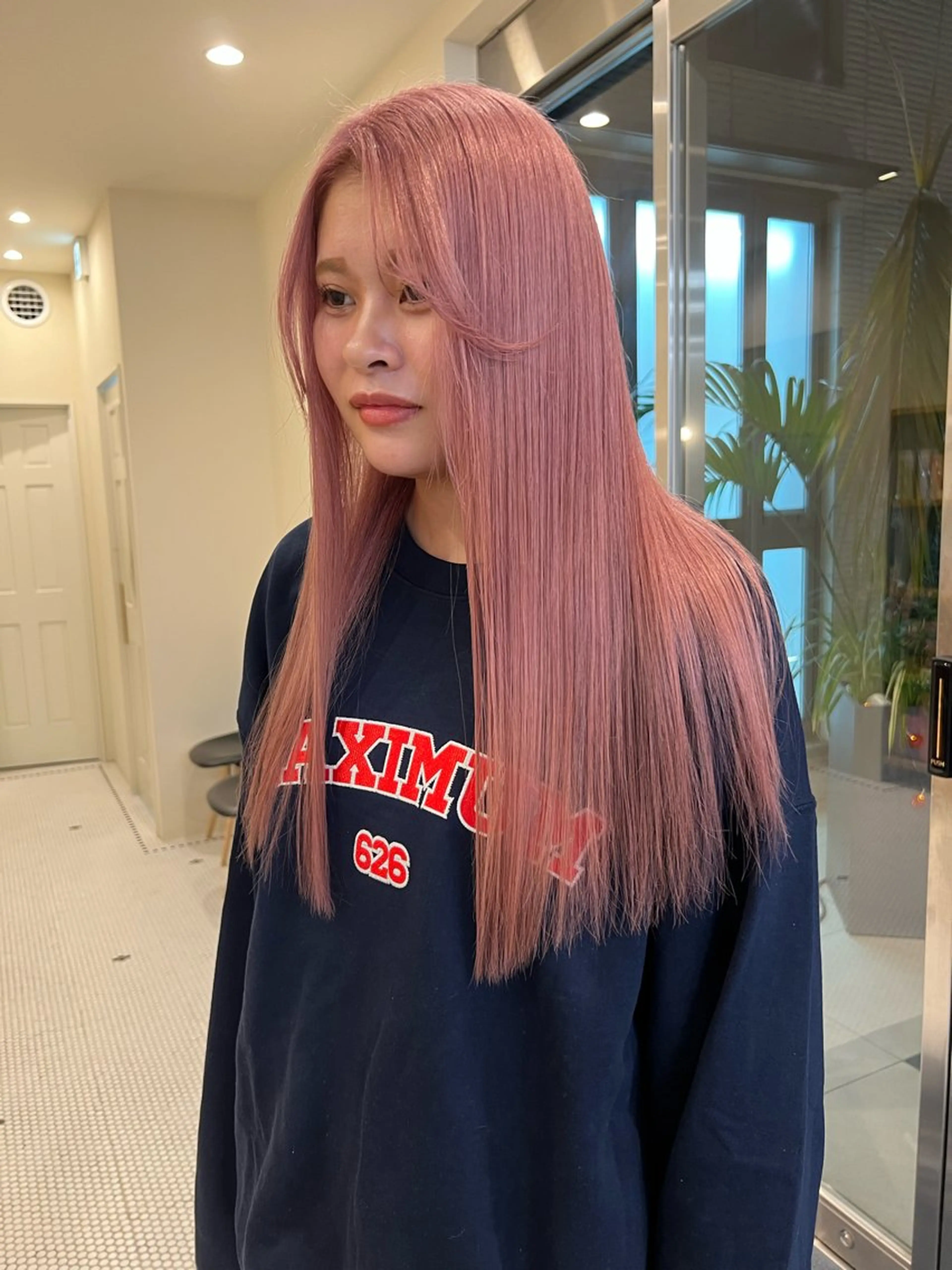 ロング カラー ブリーチ クリスマス カット ヘアカラー トリートメント 抜きっぱなしブロンド /ハイトーン/カナタのヘアスタイル