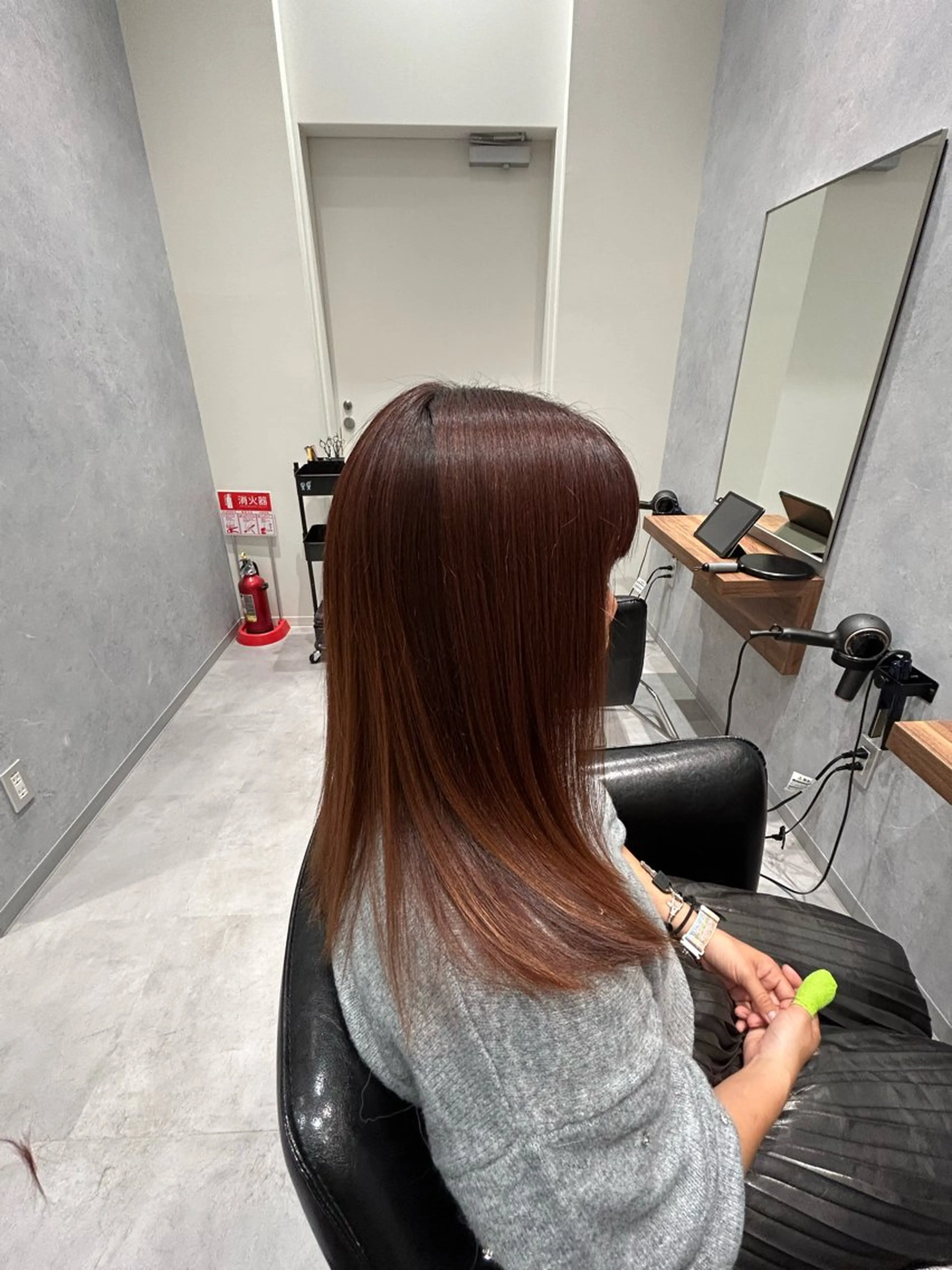 セミロング レイヤーカット ローレイヤー 西村 拓磨のヘアスタイル