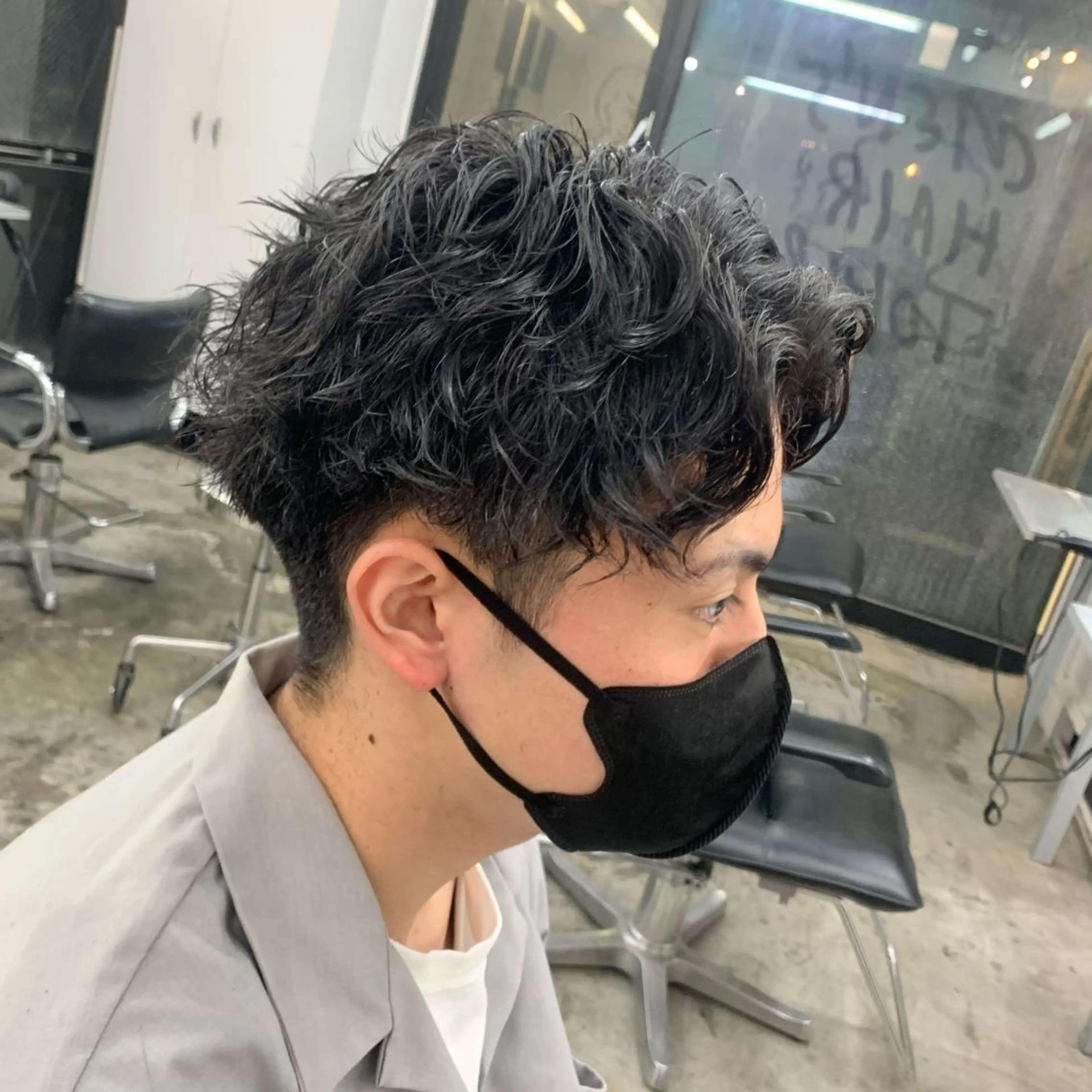 ショート パーマ メンズ センターパート ショートヘア カット パーマ メンズ特化美容師/ 藤戸 椋のヘアスタイル