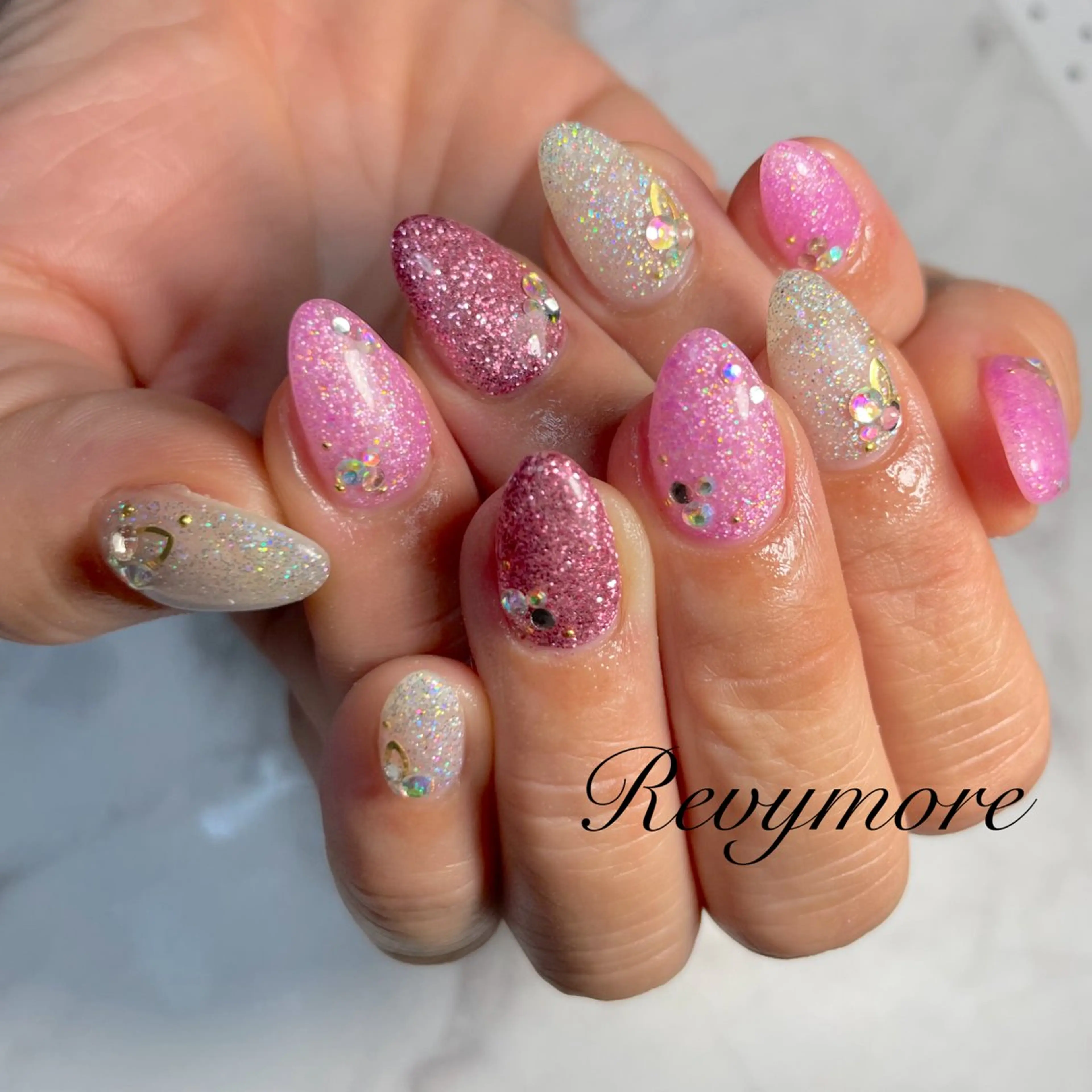 ネイル ジェルネイル ラメ(グリッター) ニュアンスネイル オフィスネイル ピンク nail salon Revymoreのネイルデザイン