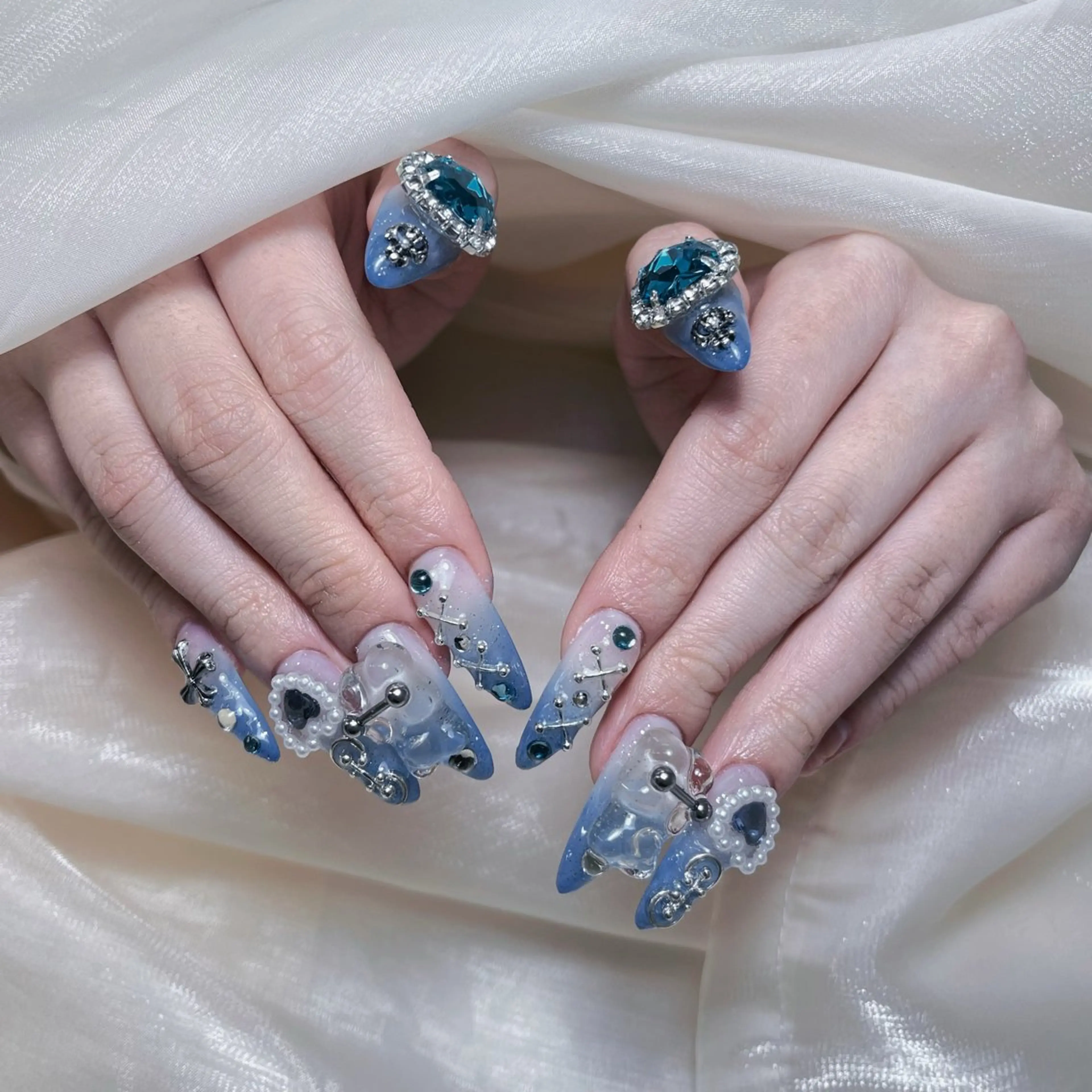 ネイル チークネイル ガーリー ハート キラキラネイル 韓国ネイル ハンドネイル NailPrincess所属・princess スカルプ専門店のネイルデザイン