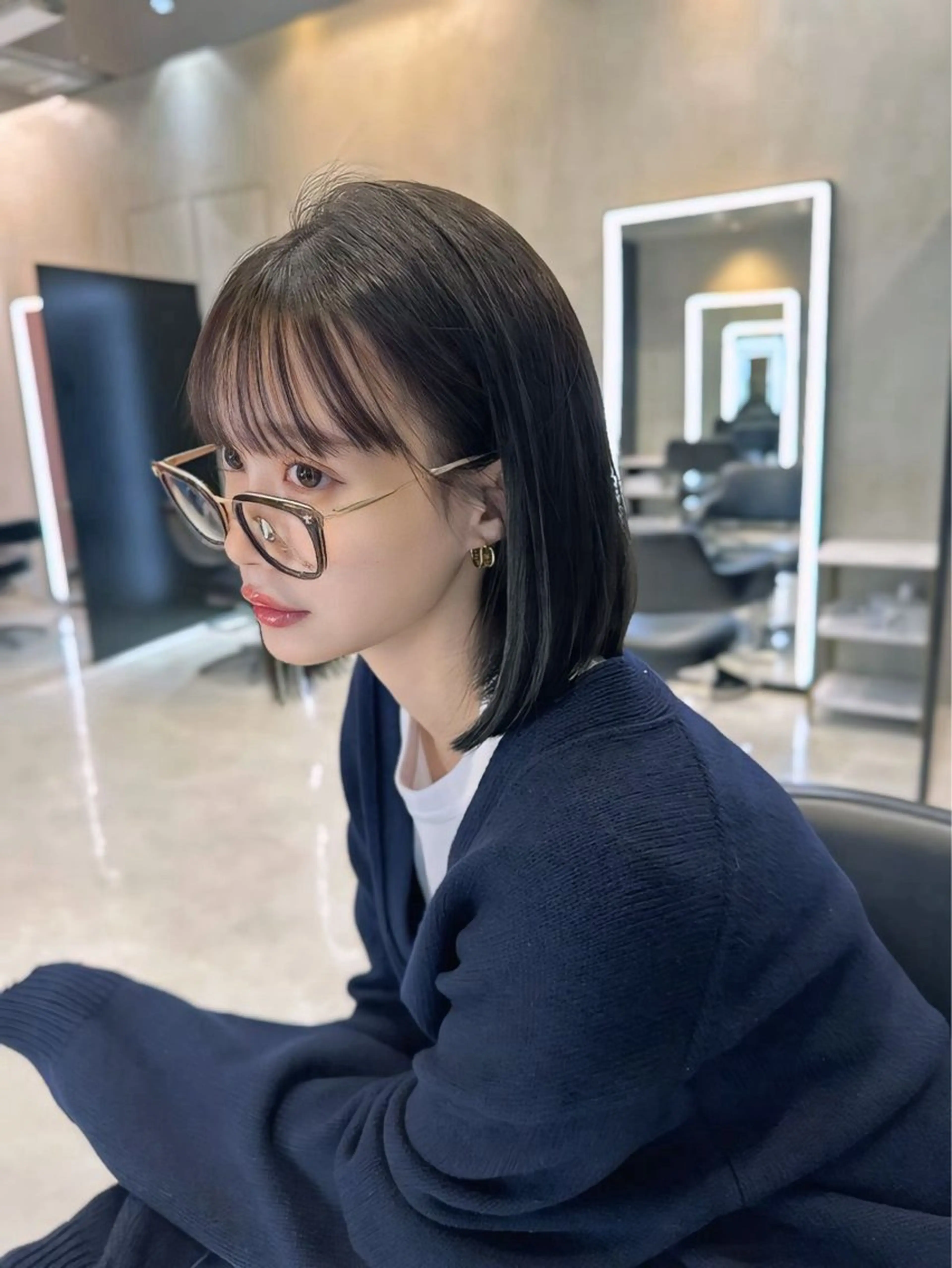 ミディアム カラー カット ヘアカラー トリートメント レイヤーカット 透明感カラーのヘアスタイル