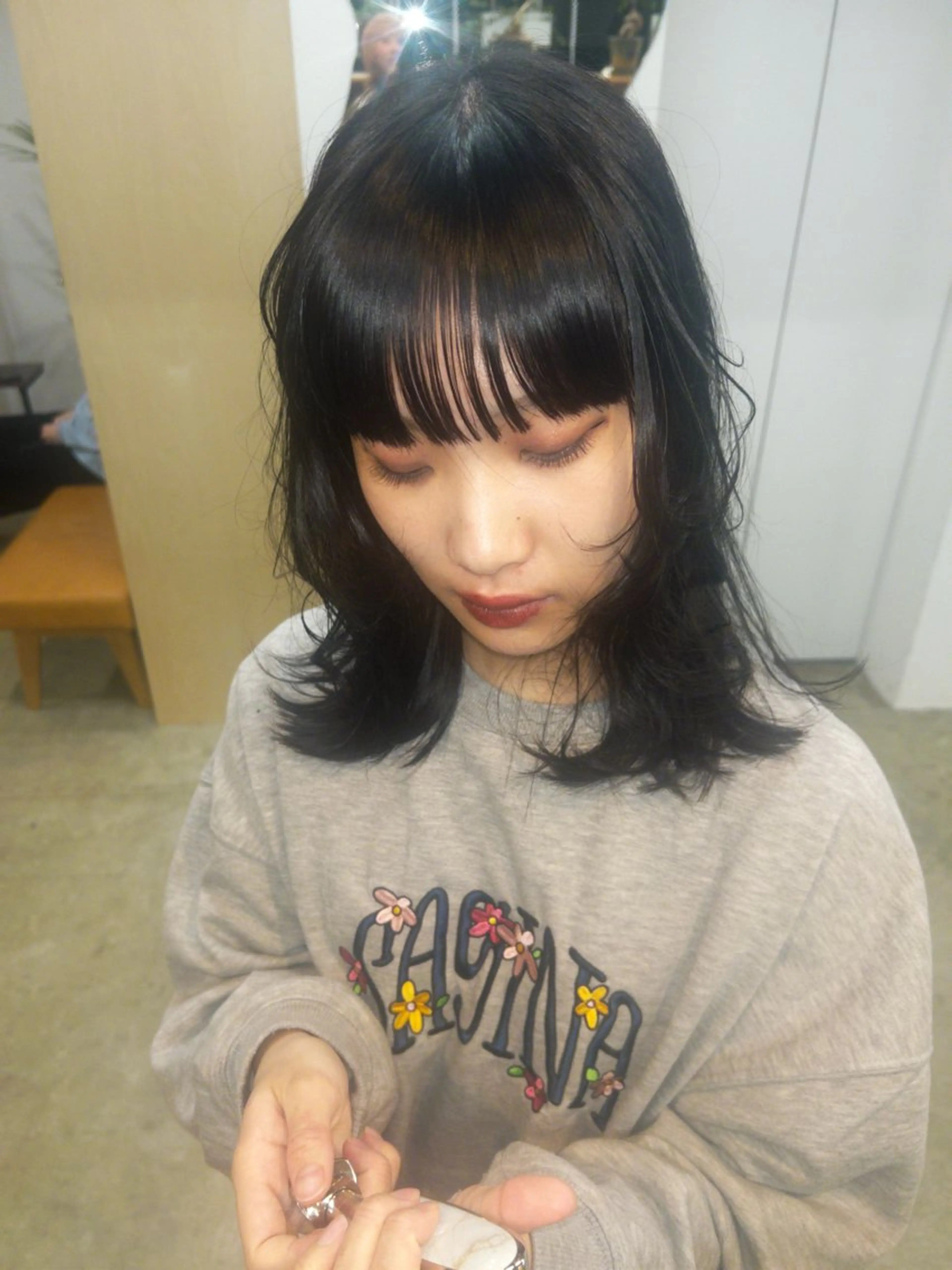 ミディアム カラー 黒髪 湯浅 美玖のヘアスタイル