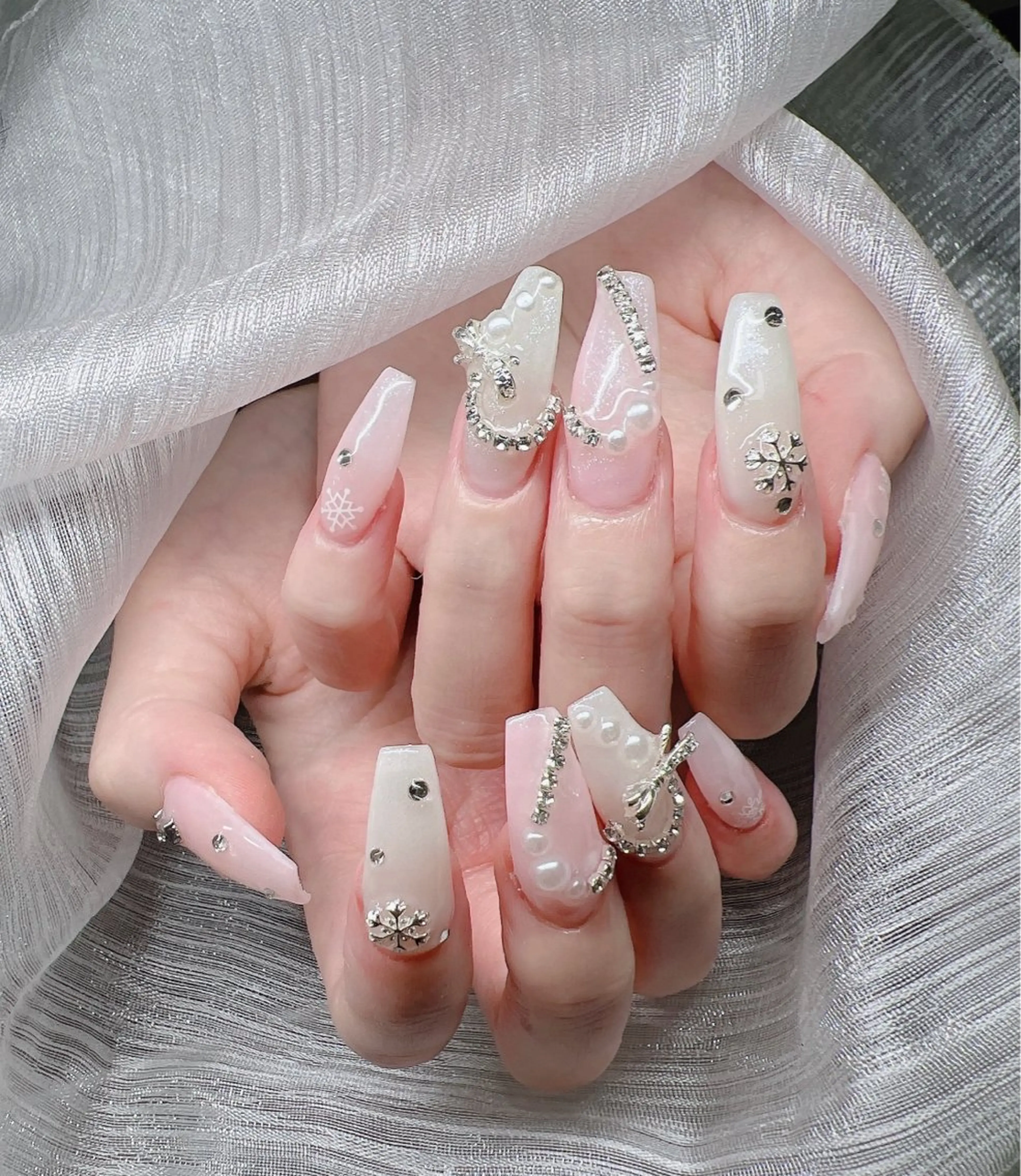 ネイル オーロラネイル チークネイル 長さ出し フットネイル フレンチネイル ハンドネイル Lee Nailsのネイルデザイン