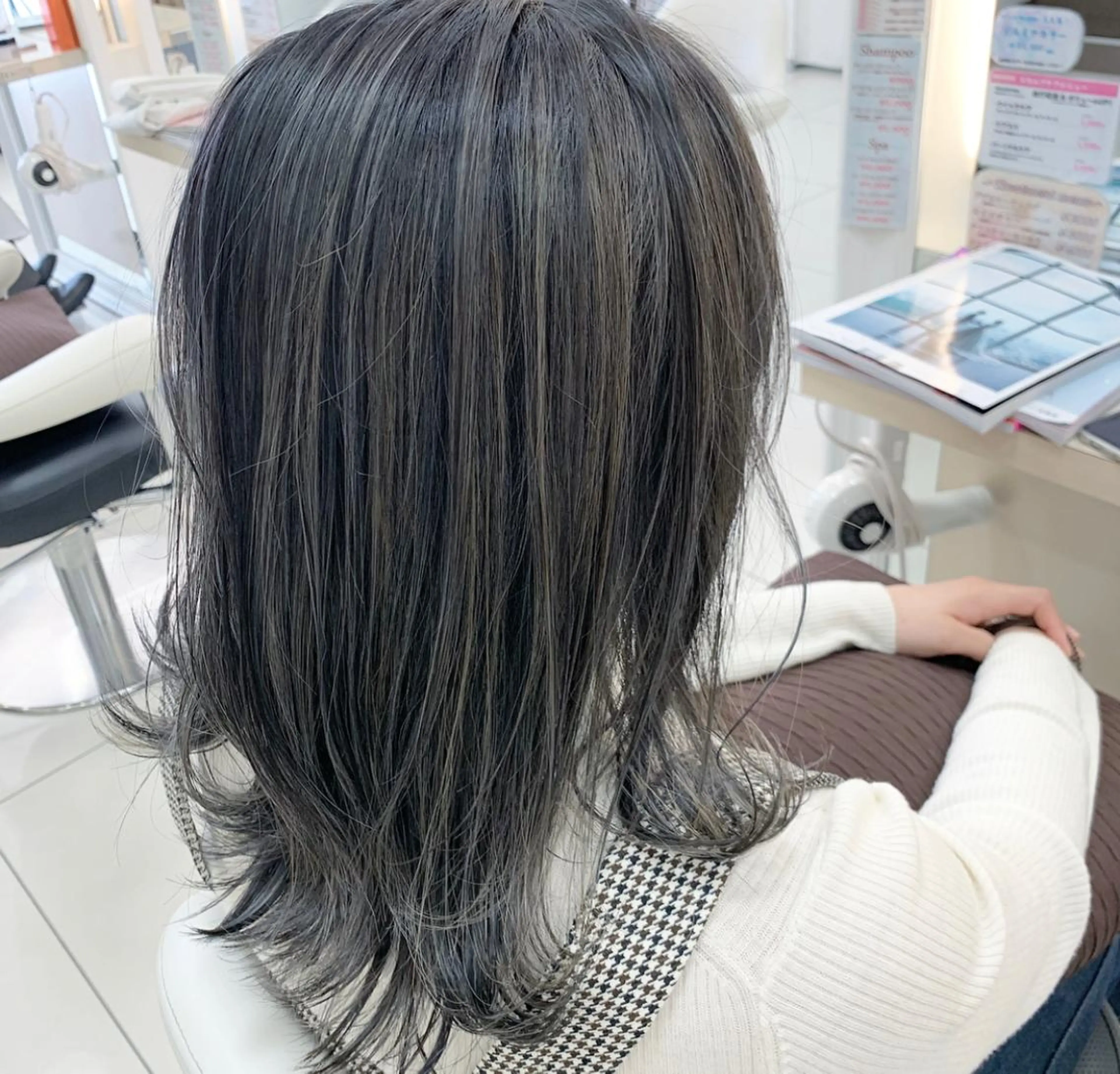 ミディアム カラー midori osawaのヘアスタイル