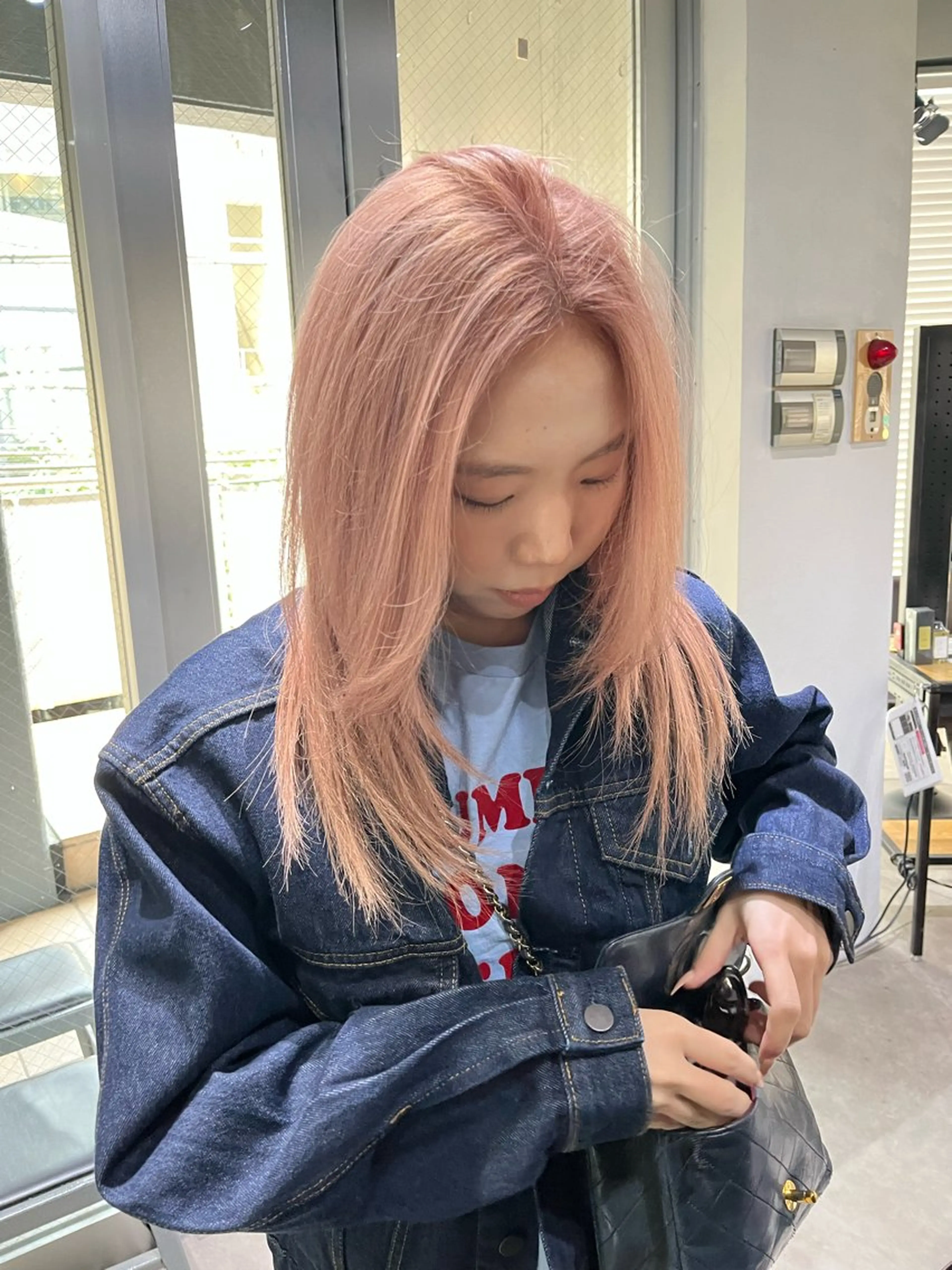 ロング カラー ベージュカラー ミルクティーベージュ ピンクカラー ホワイトピンク ヘアカラー トリートメント ミルクティーベージュ ブリーチ 店長 清水のヘアスタイル