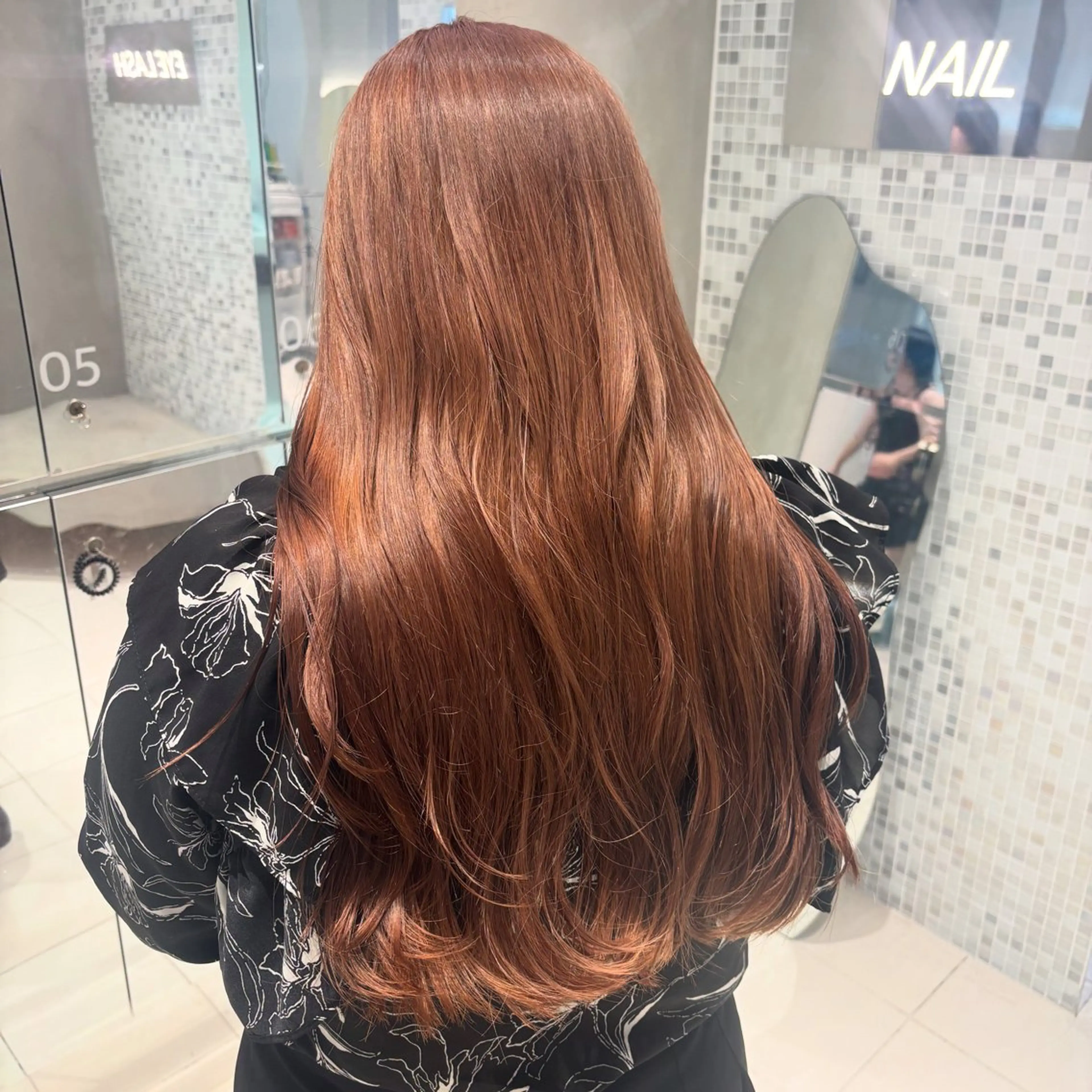 ロング カラー ヘアカラー 🧸ミルクティー／ 顔周りレイヤー/ミクのヘアスタイル