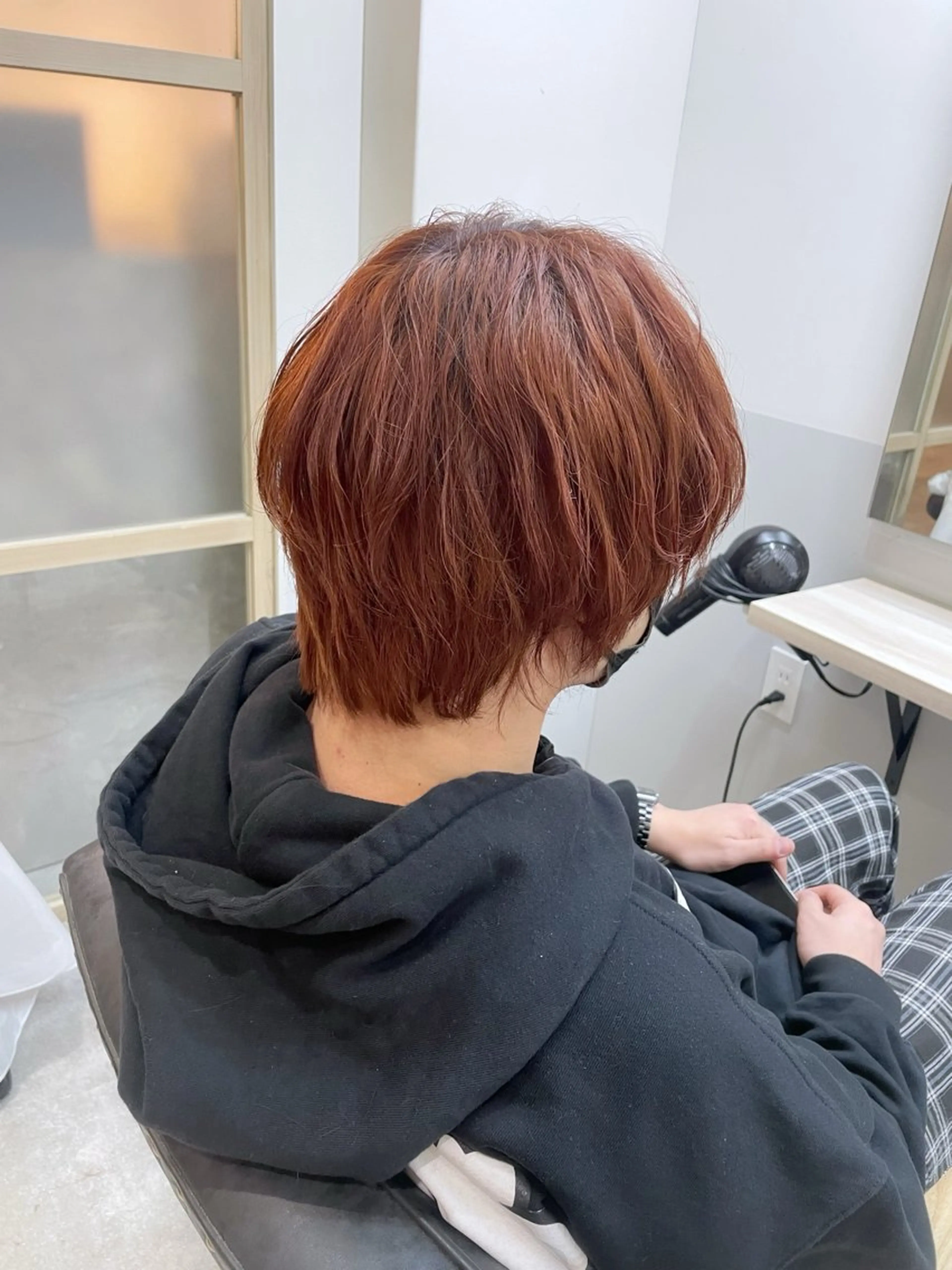 ミディアム カラー メンズ ベージュカラー オレンジ オレンジベージュ ☁️ケアブリーチ￤ ウルフ￤Shioriのヘアスタイル