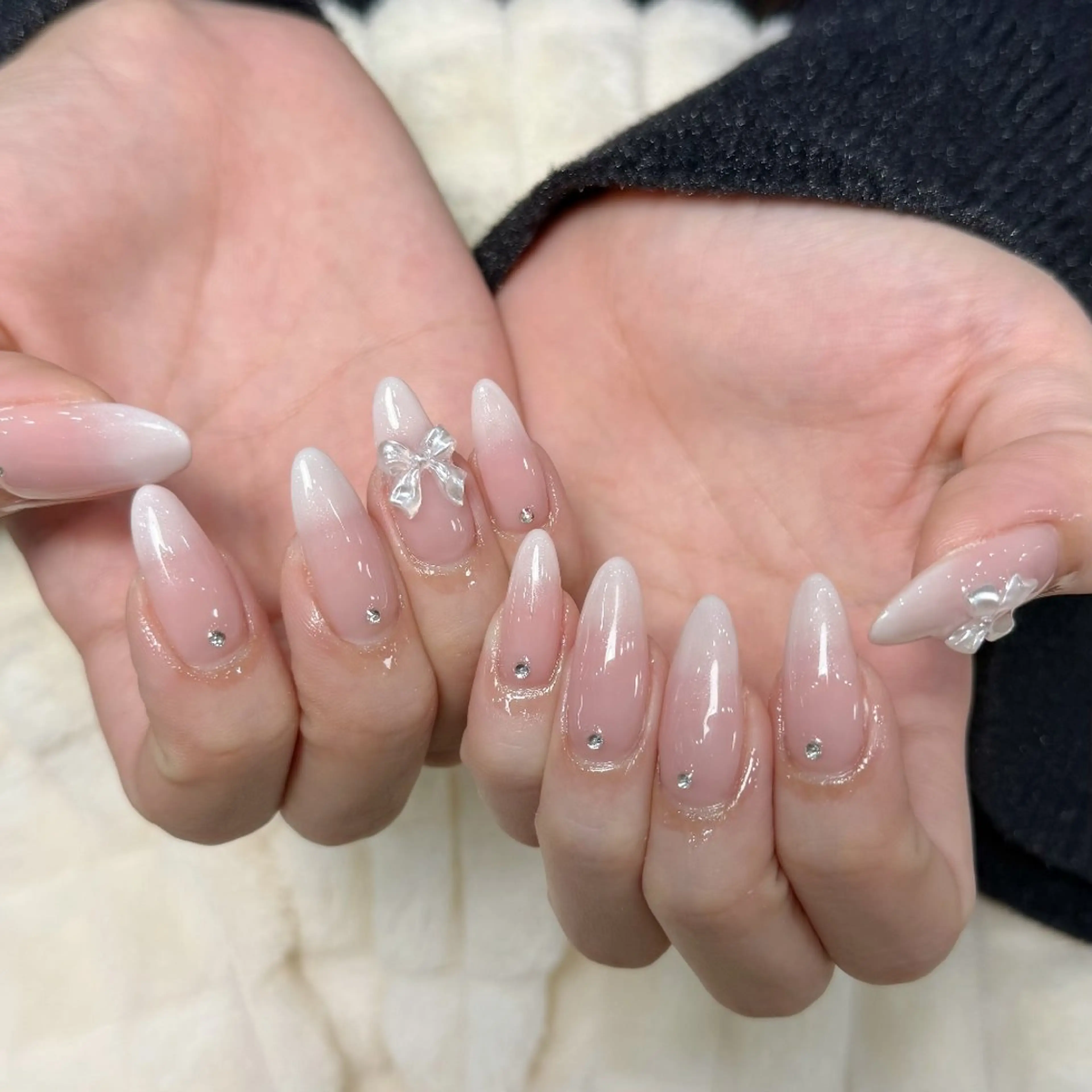 ネイル チークネイル フレンチネイル ジェルネイル ガーリー キラキラネイル ハンドネイル UM Nail Salonのネイルデザイン