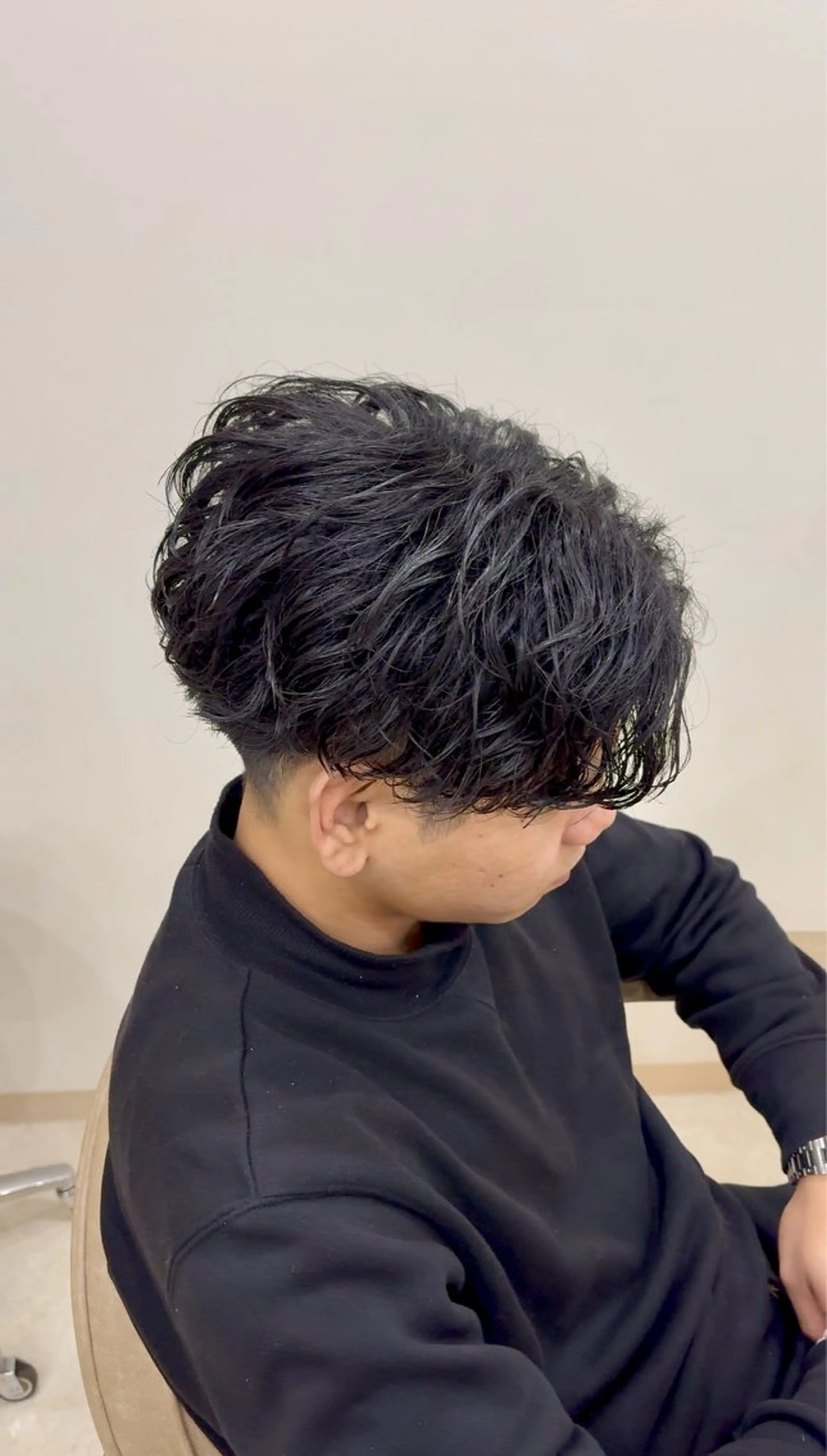 ミディアム パーマ メンズ ミディアムパーマ センターパート メンズパーマ 学生（メンズ向け） 学生 hair salon Ranun所属・年間指名数1000↑ 🔥メンズ特化/武蔵のヘアスタイル