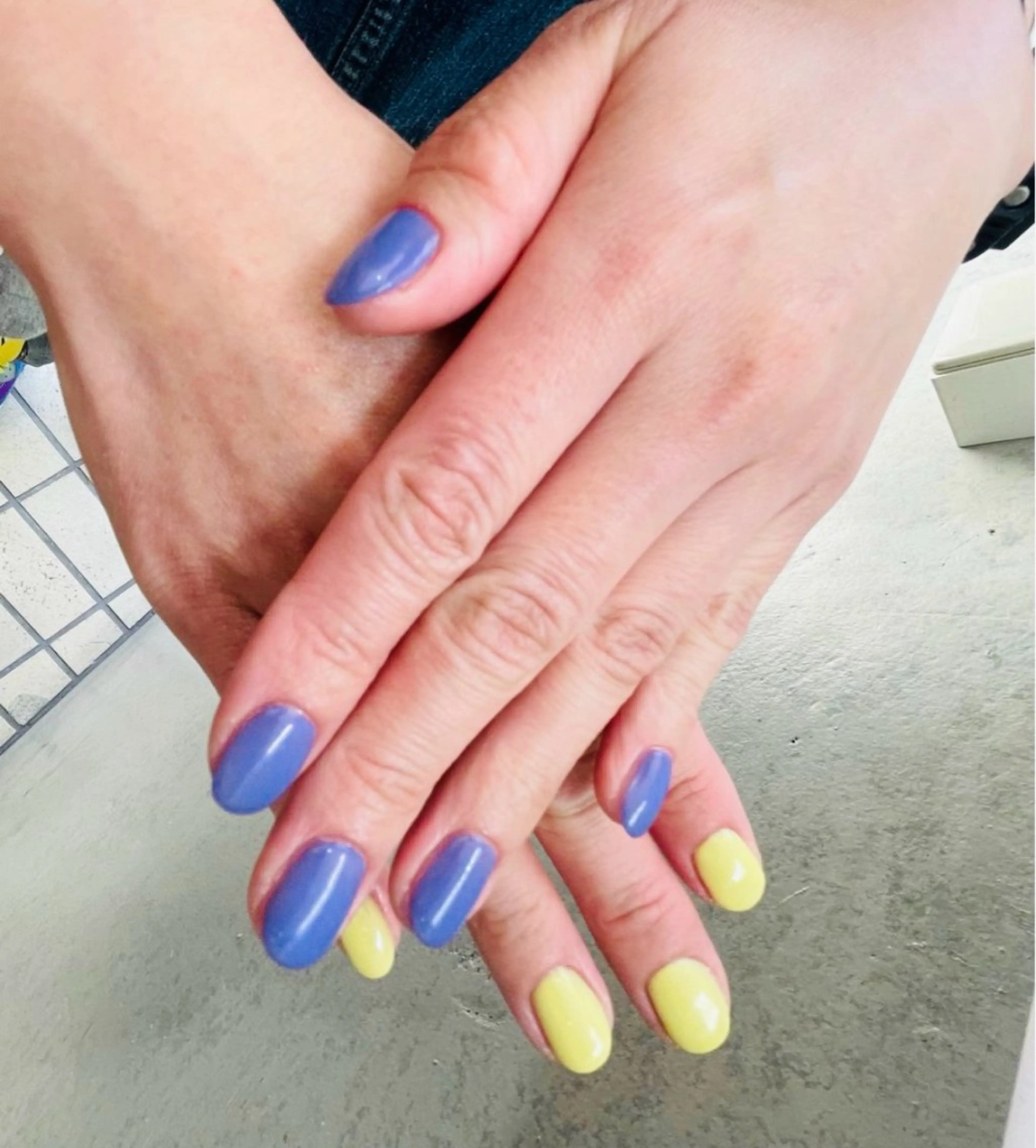 ネイル パープル 黄色 オフのみ(ネイル) パラスパガーデン Nitagai☺︎のネイルデザイン