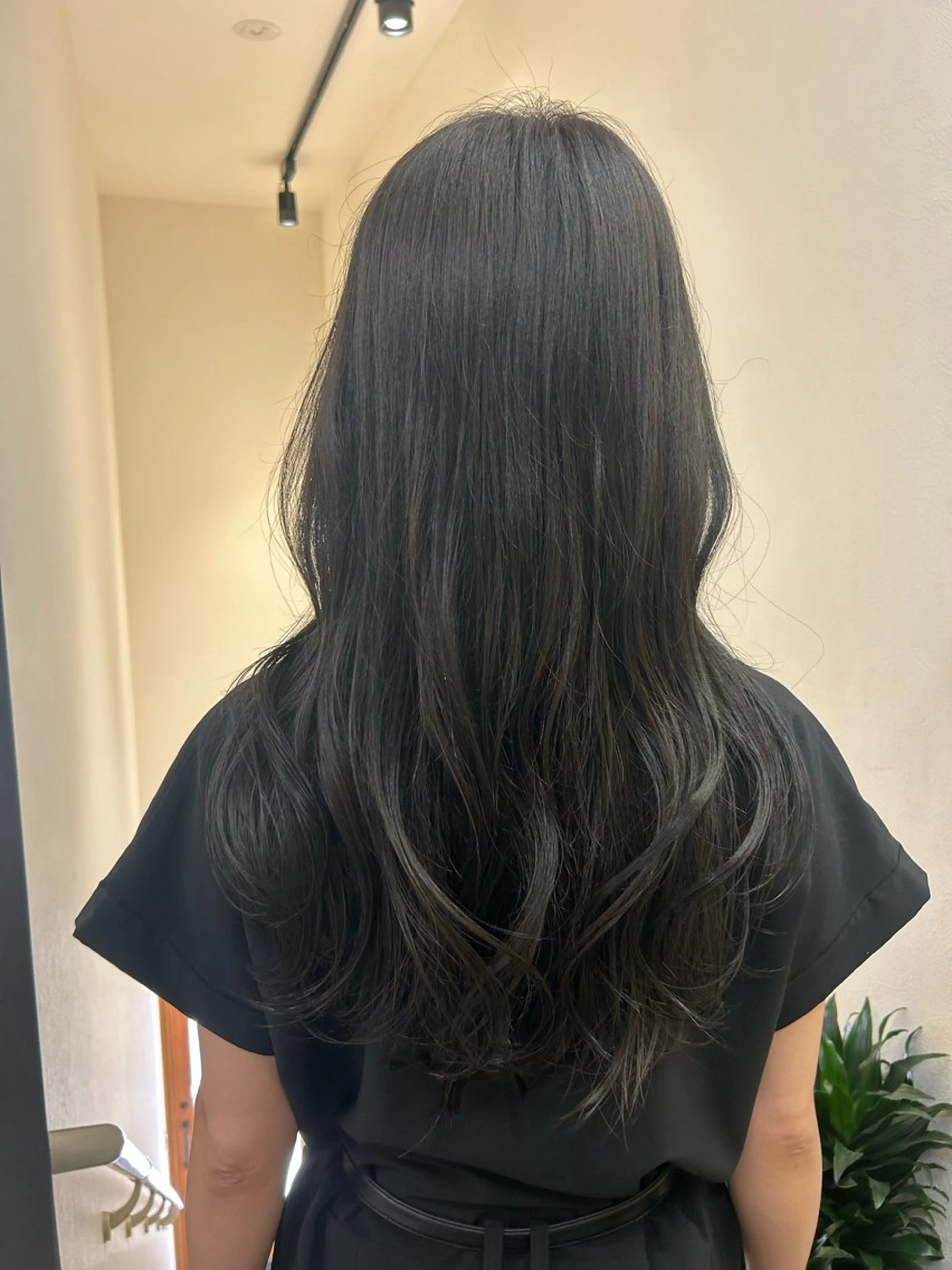 ロング カラー オリーブグレー hub hair レイヤー/透明感のヘアスタイル