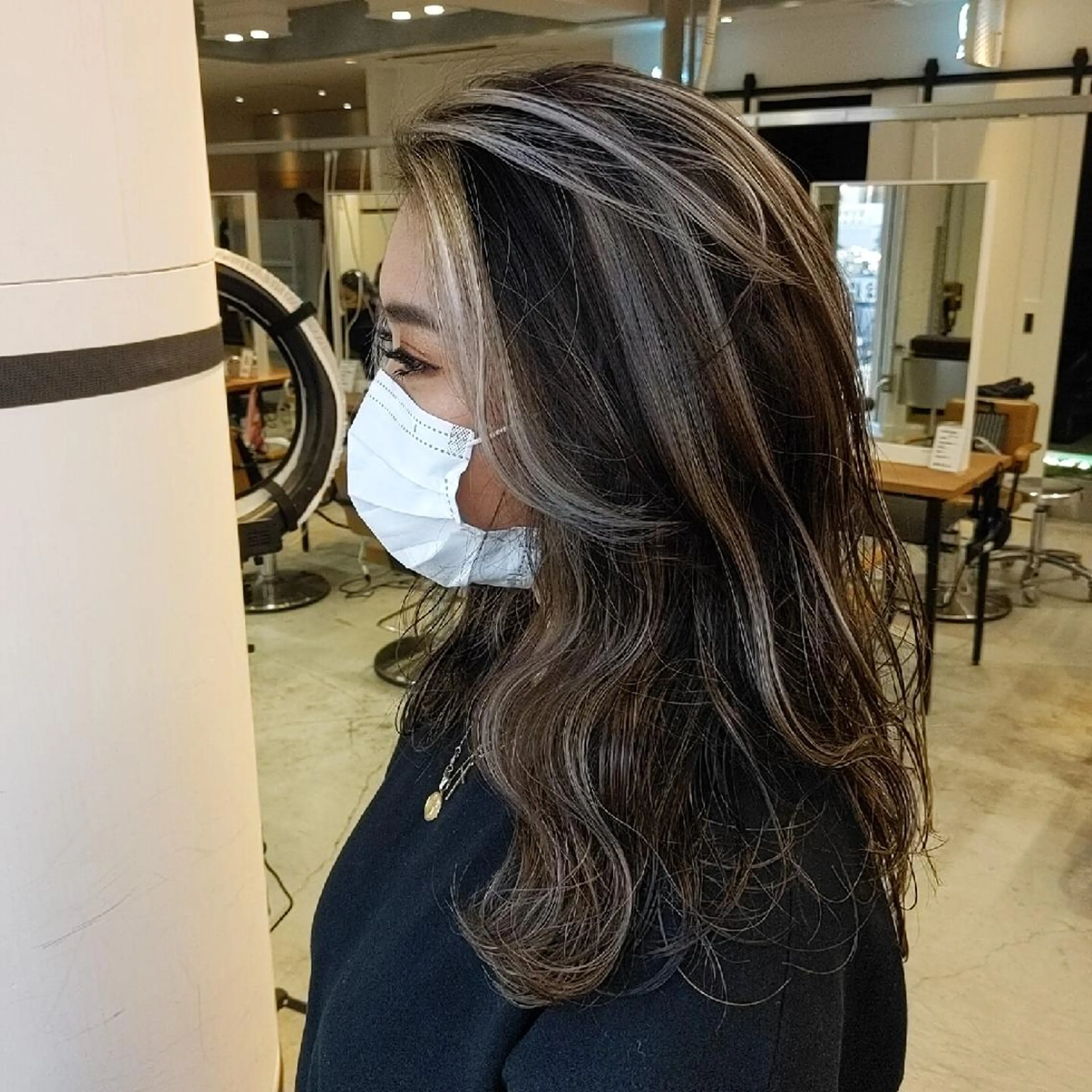 セミロング ハイライト カット 縮毛矯正 トリートメント nameless髪質 改善ブリーチ心斎橋のヘアスタイル