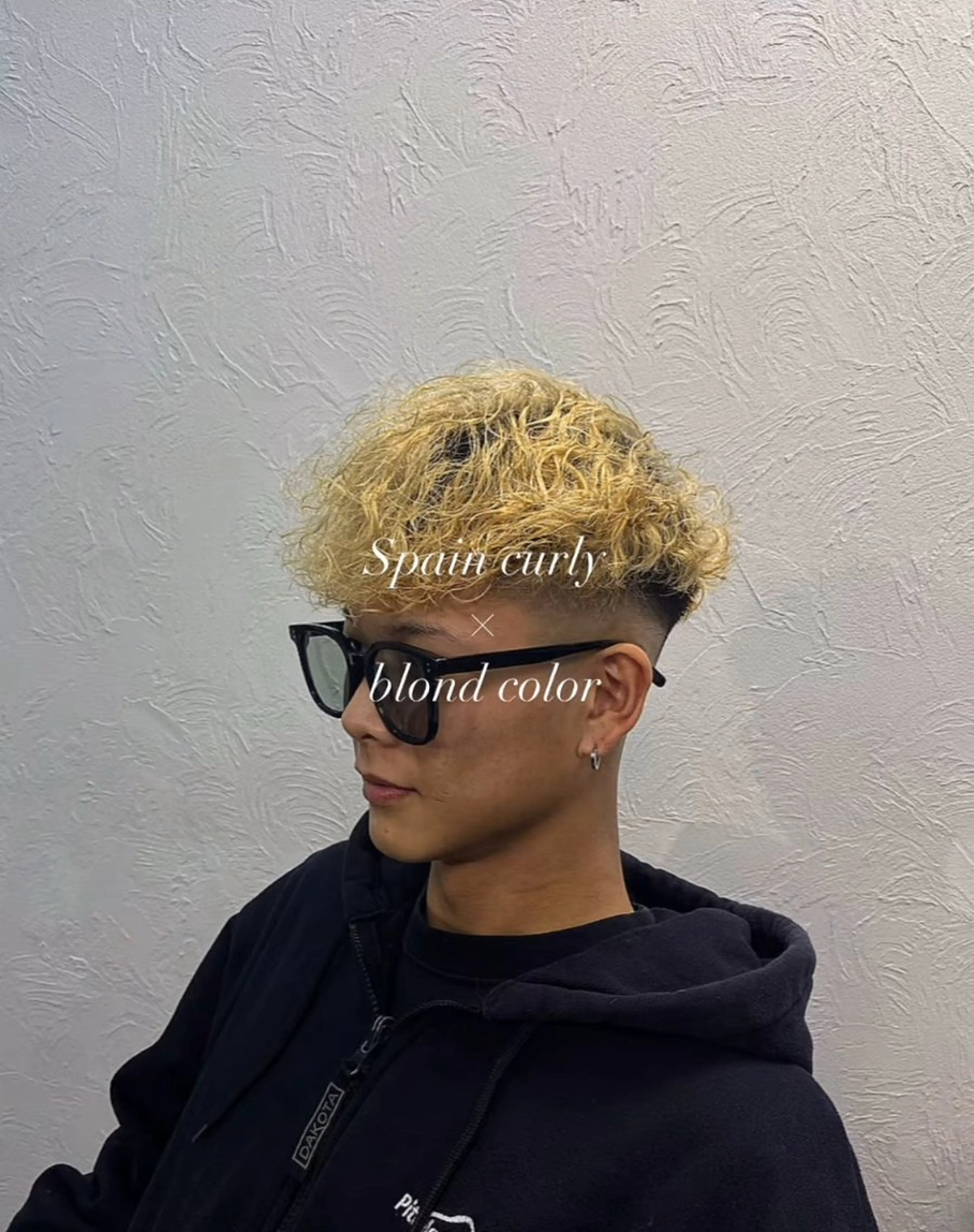 ショート カラー パーマ メンズ メンズブリーチ メンズパーマ スペインカール ブリーチ ブロンド 👑カラーリスト👑 /石塚恒太郎のヘアスタイル