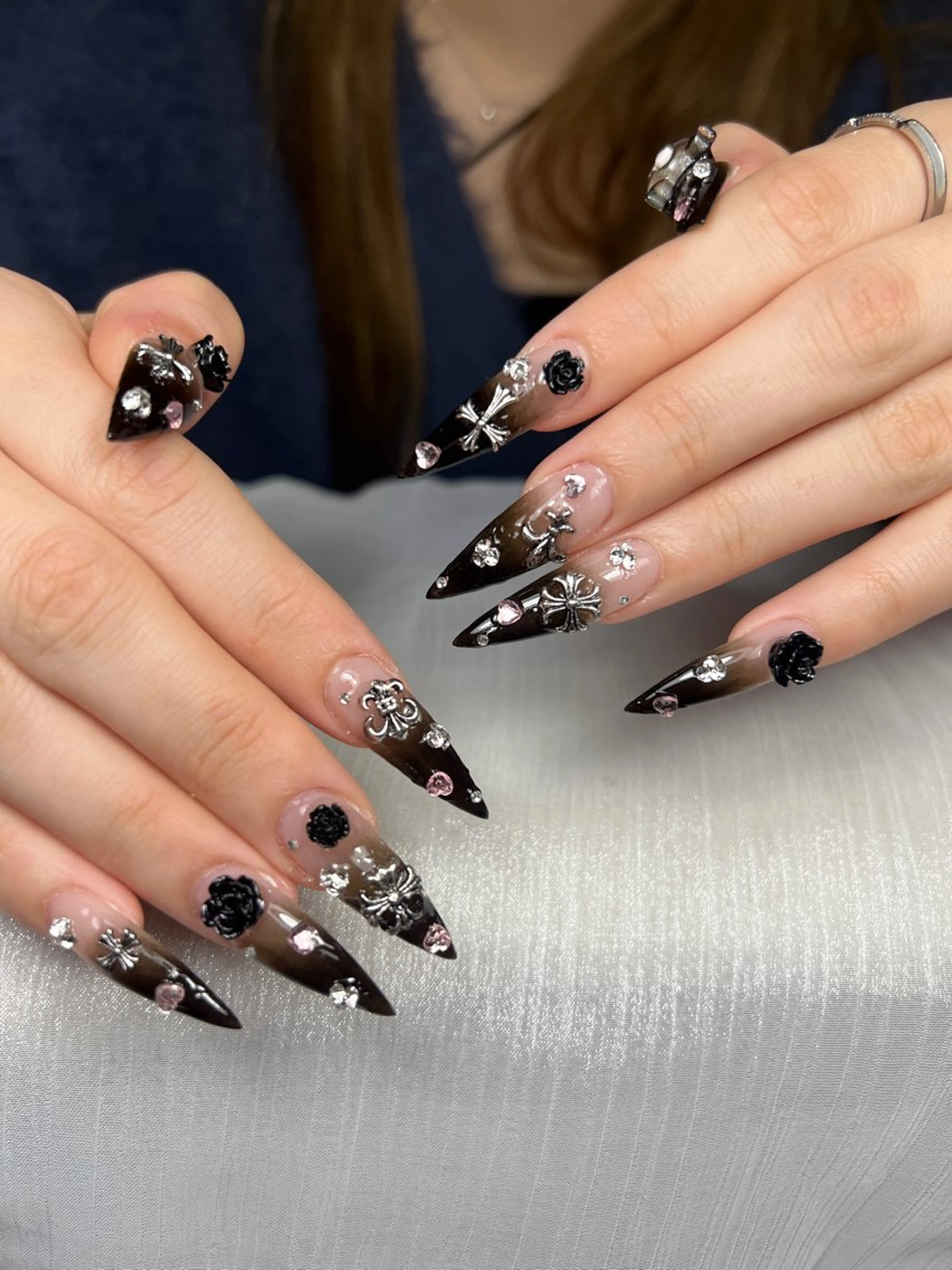 ネイル アートネイル オーロラネイル チークネイル 長さ出し フットネイル ハンドネイル フットネイル ハンドケア Noiranail_ studio川越西口のネイルデザイン