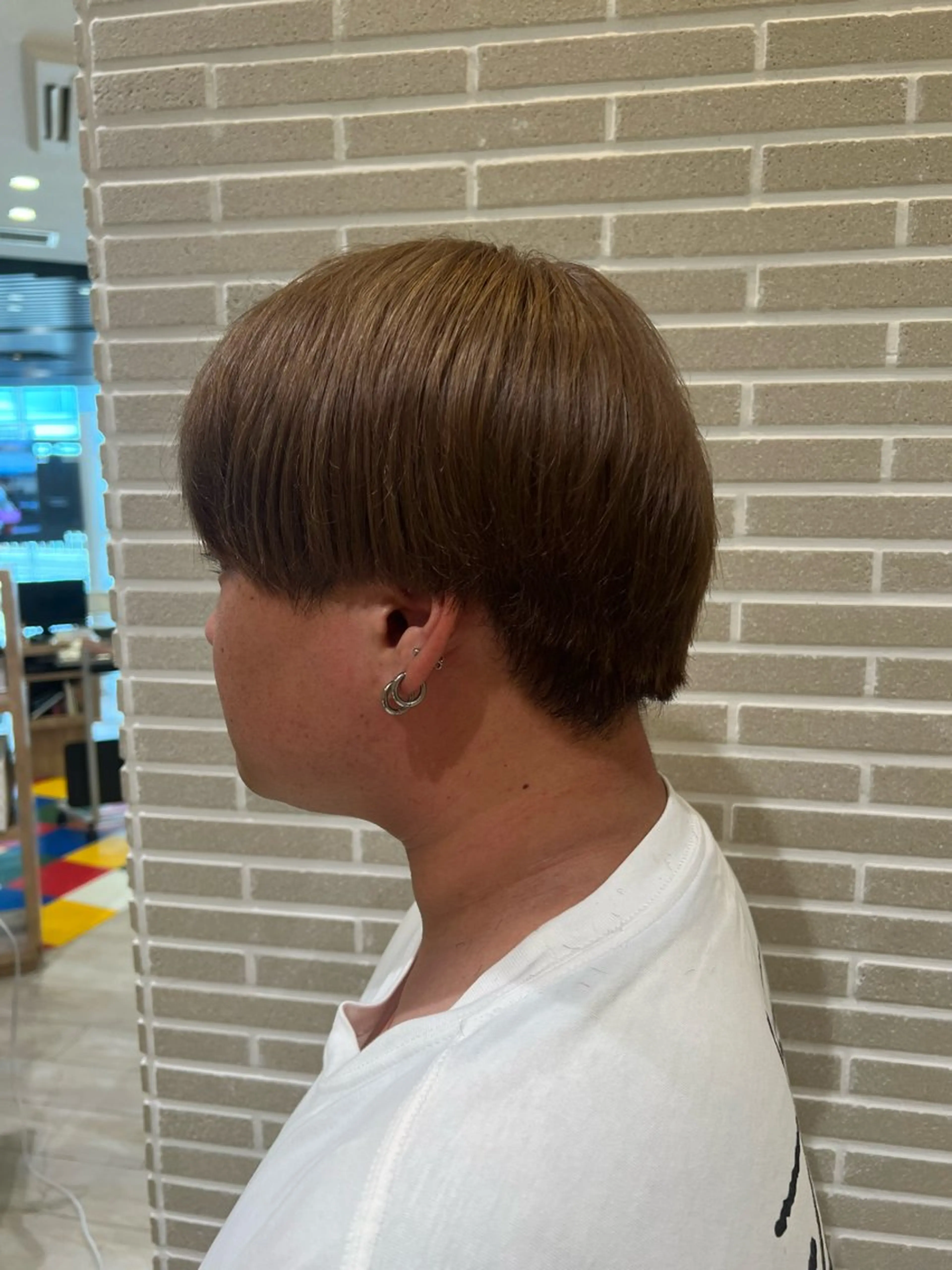 カラー メンズ ベージュカラー ミルクティーベージュ カット ヘアカラー 赤本悠斗波巻きパーマ メンズパーマのヘアスタイル