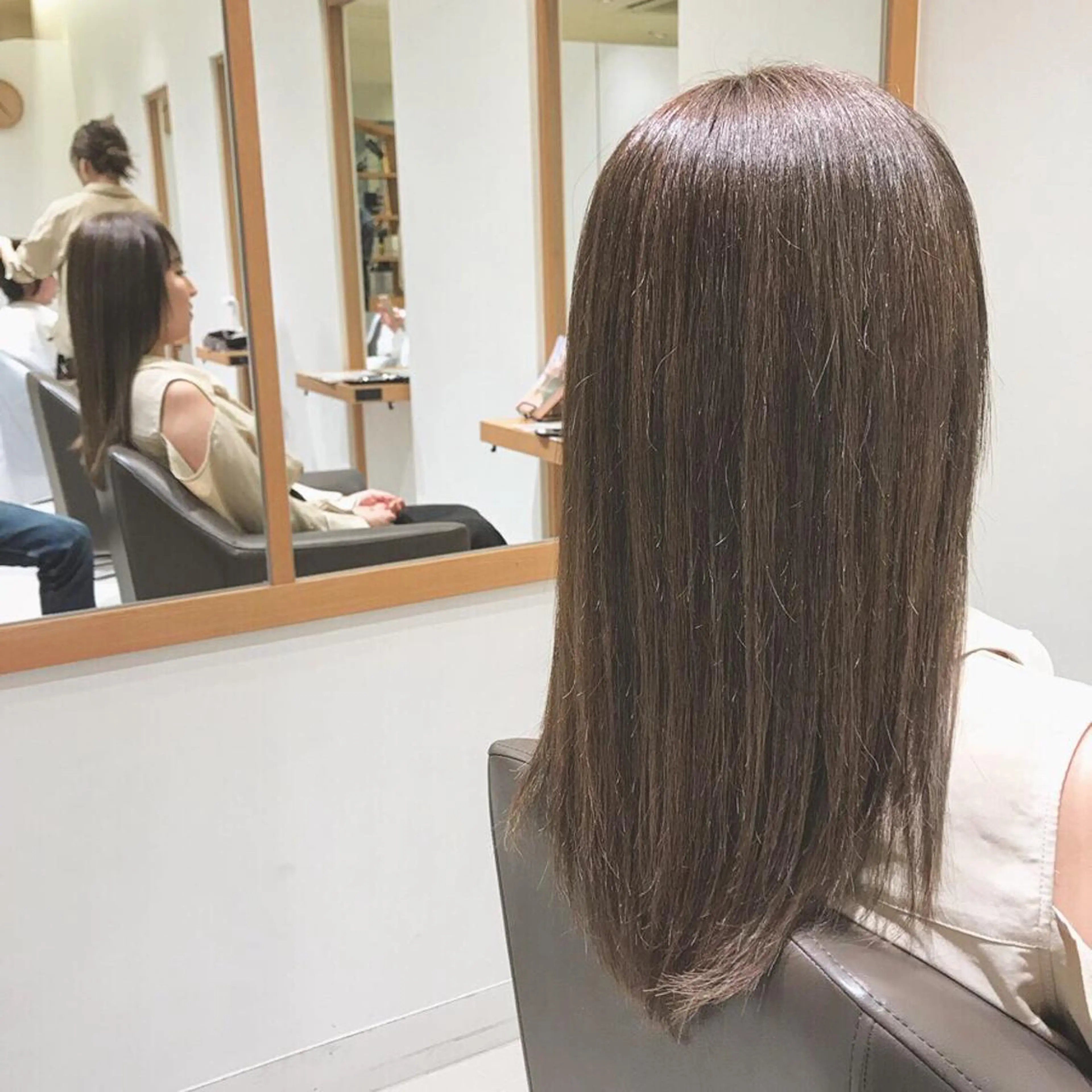 ロング カラー グレージュ 外国人風カラー 大場 優のヘアスタイル