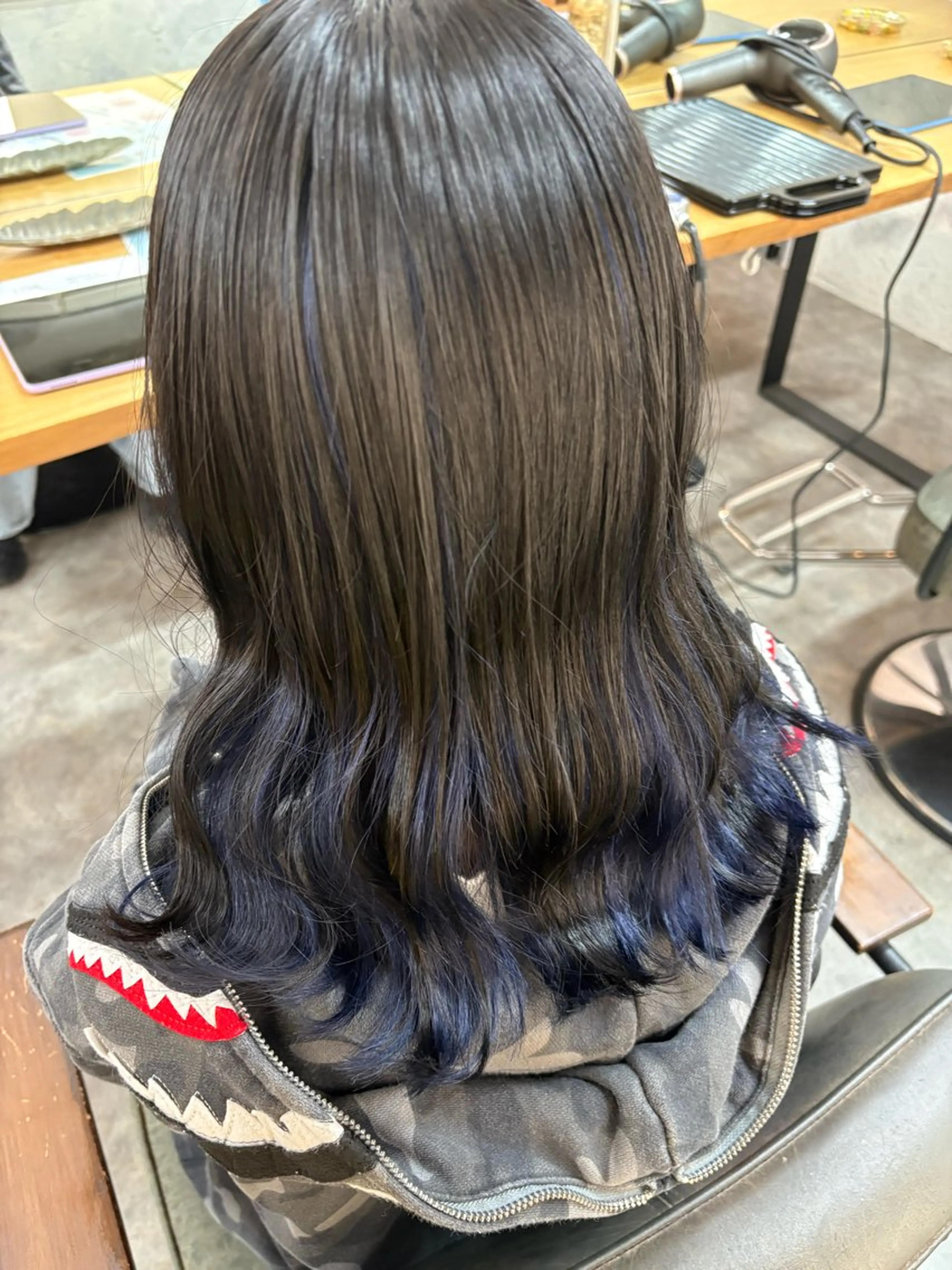 セミロング カット ヘアカラー シモイケ ルアのヘアスタイル