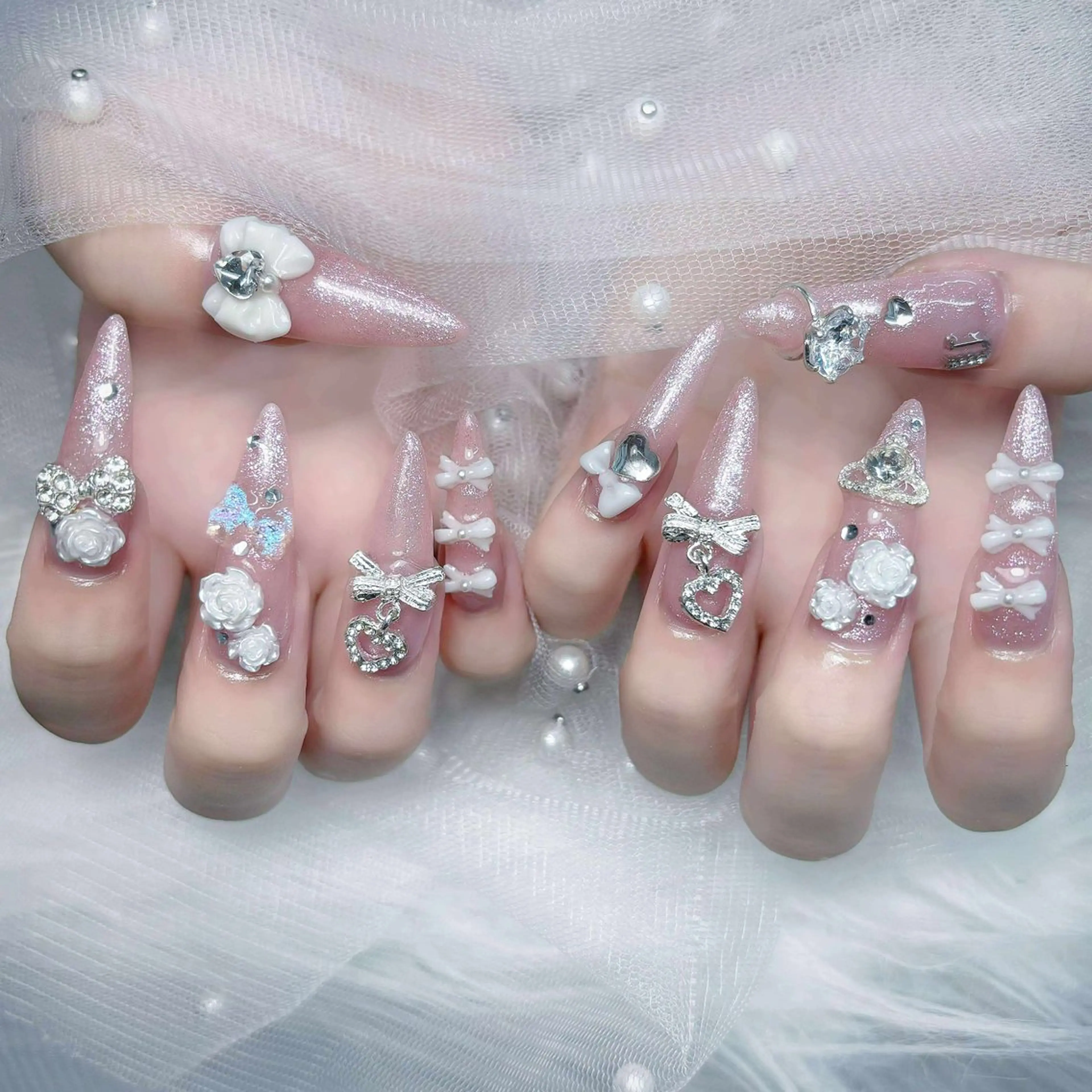 ネイル アートネイル ジェルネイル キラキラネイル 持ち込み ワンホンネイル ハンドネイル ハンドケア Nova Nail Nambaのネイルデザイン