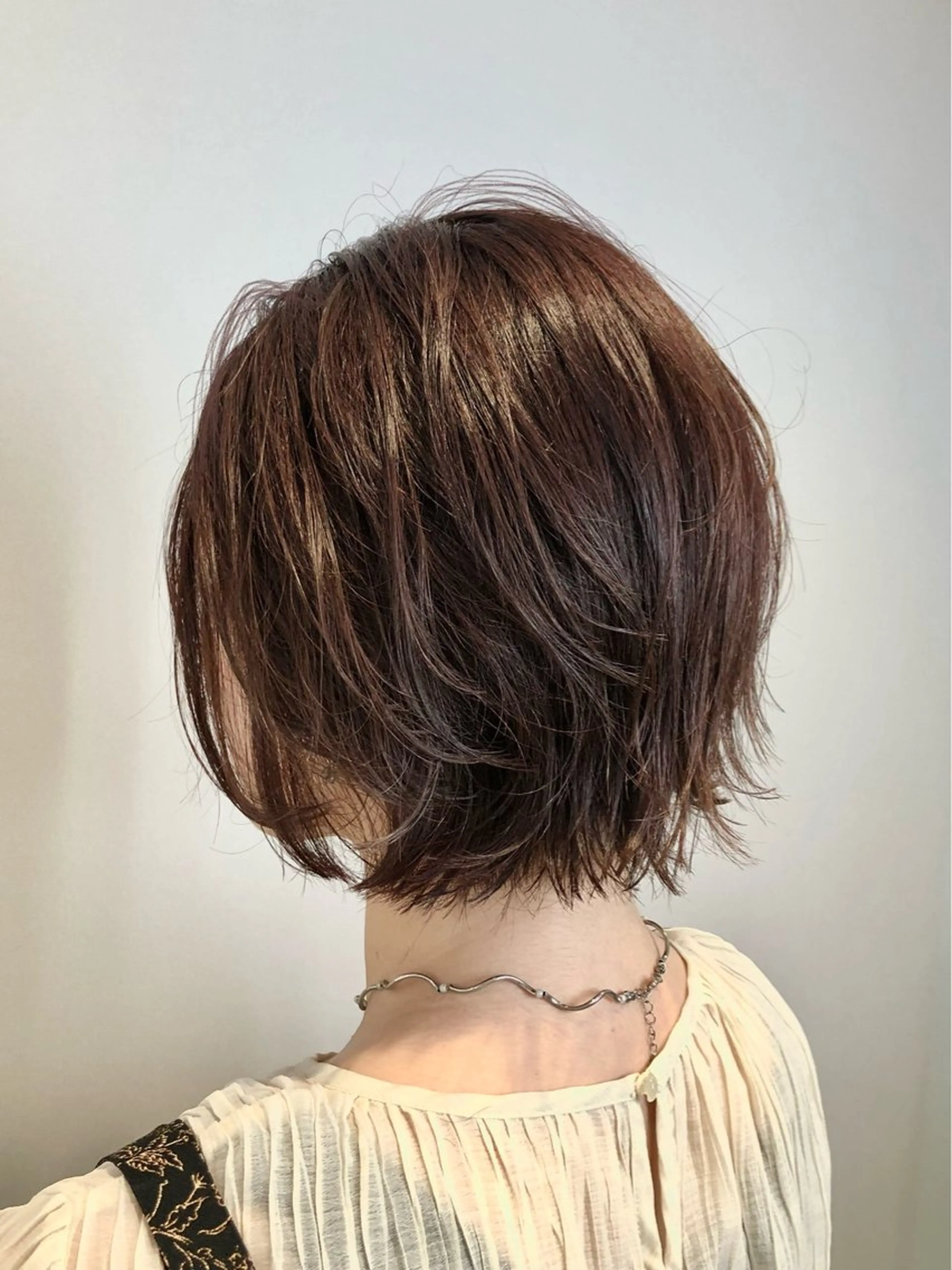 ミディアム カット ヘアカラー 西田 愛華のヘアスタイル