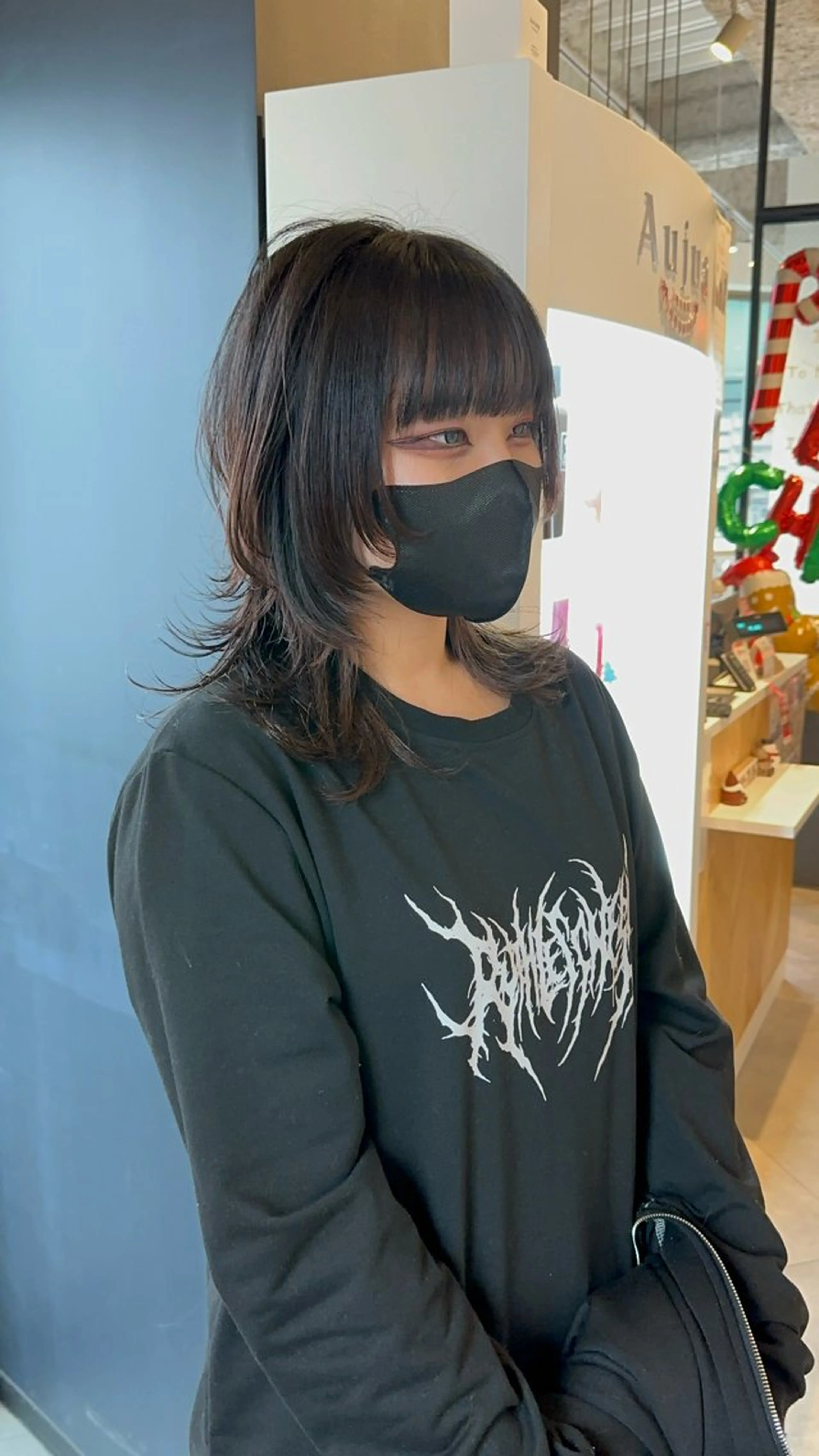 ミディアム ボブ くびれヘア 顔まわりレイヤー 顔周りカット ハッシュカット 大阪ウルフカット ハッシュカットのヘアスタイル