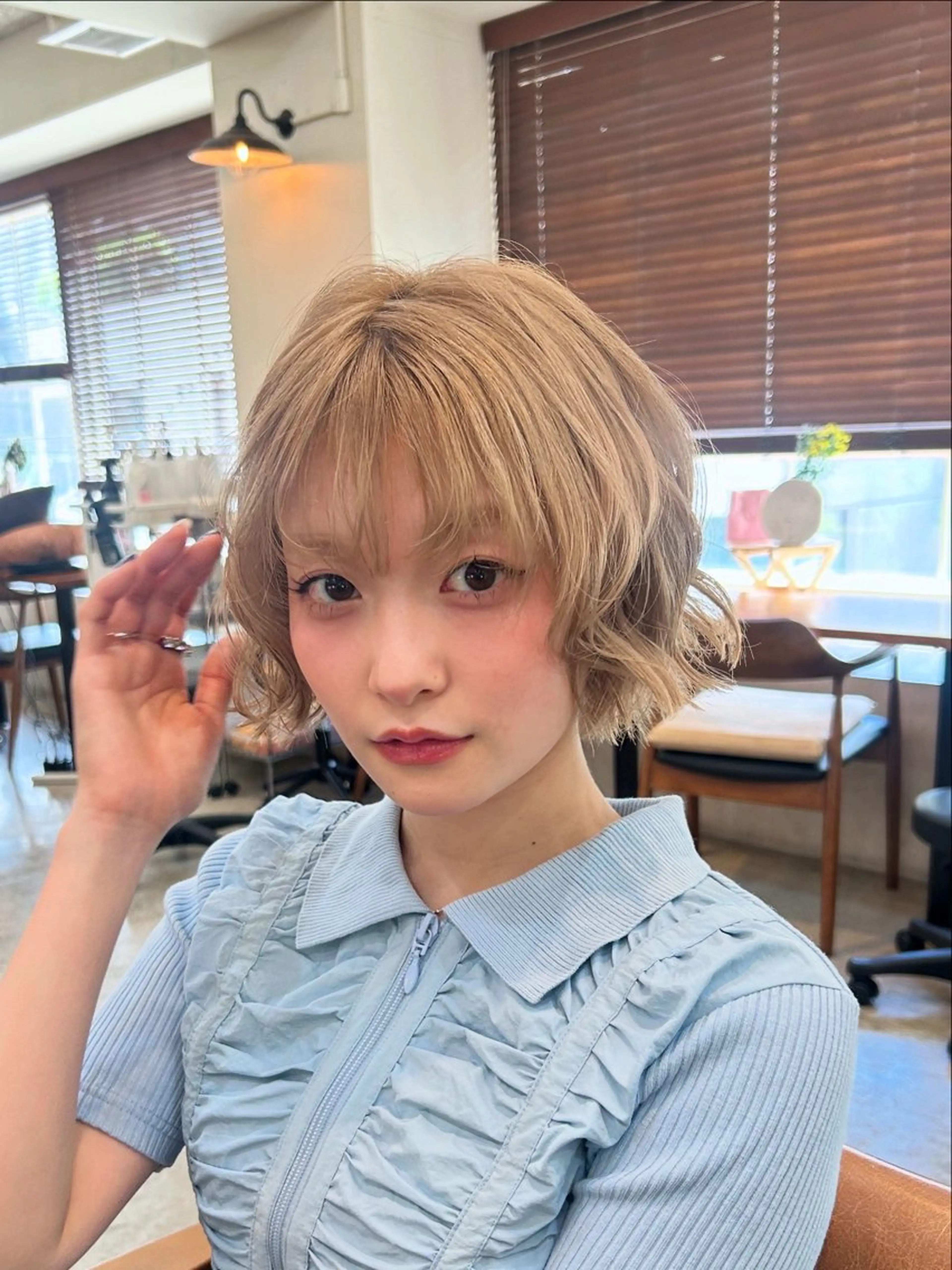 ショート カラー レイヤー/ボブ/透明 感カラー/佐藤奈由のヘアスタイル