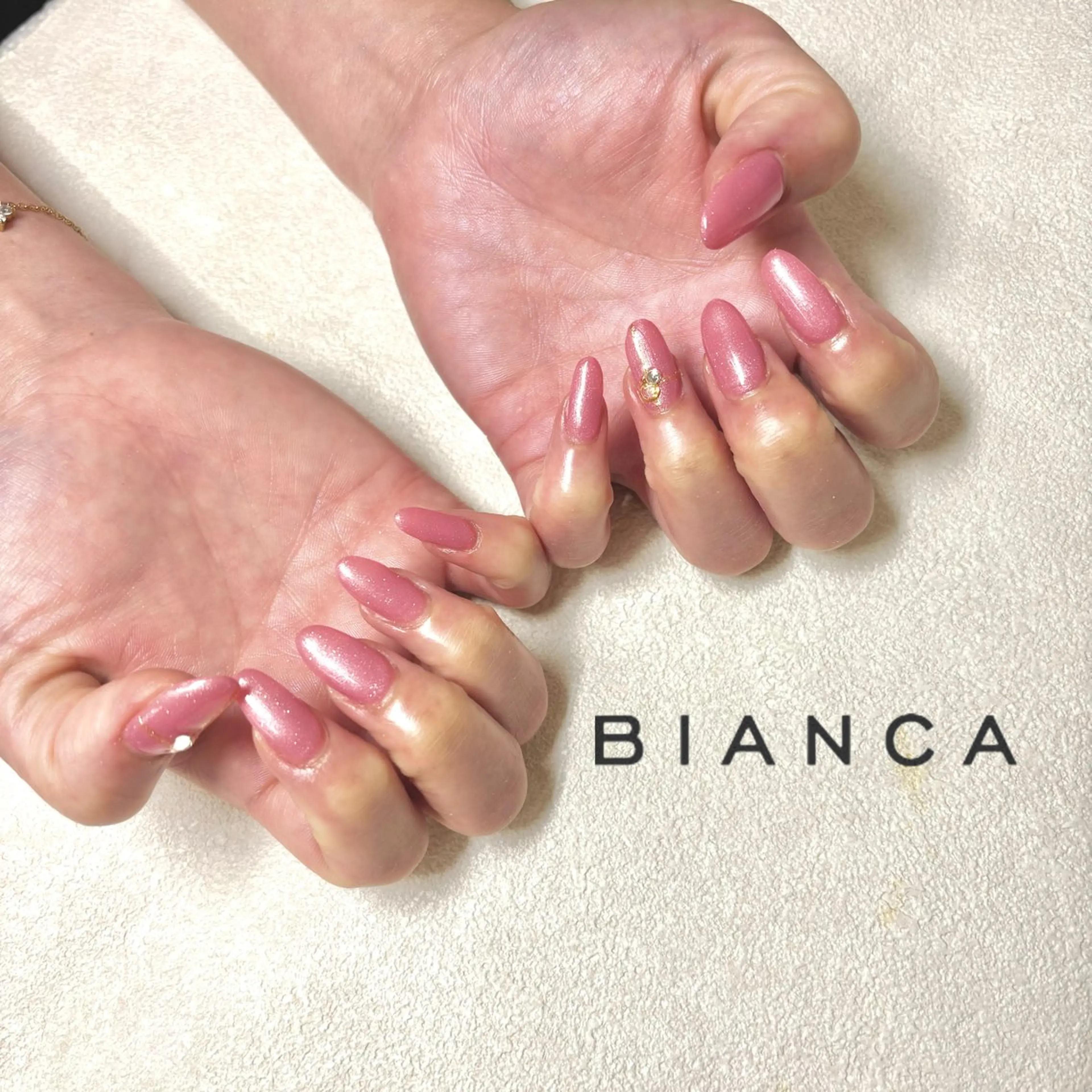 ネイル アートネイル ラメ(グリッター) ワンカラーネイル ピンク ハンドネイル Bianca 長津田　松原･*°☆のネイルデザイン